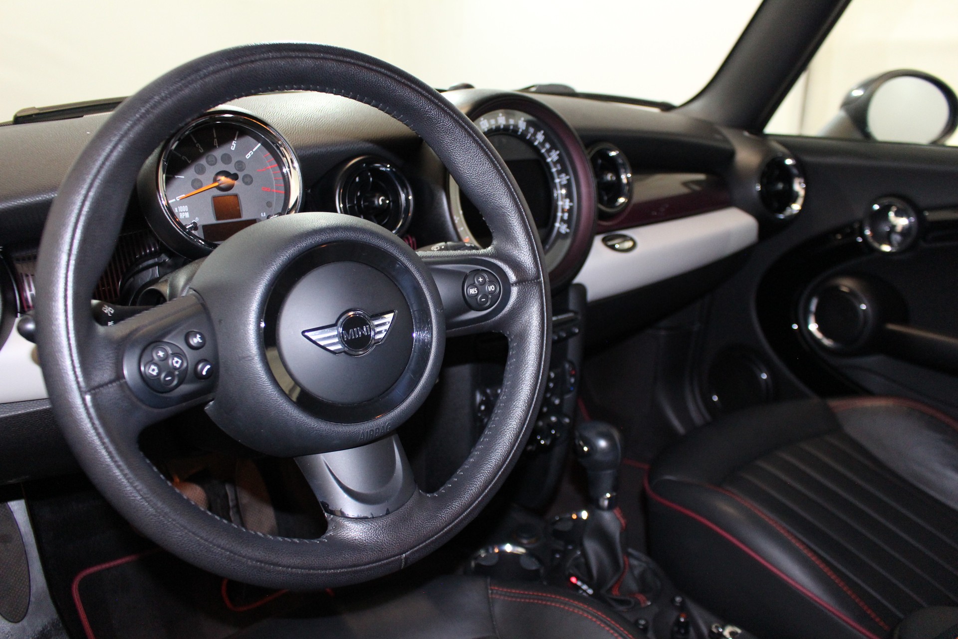 MINI Clubman R55 1.6i Cooper-image-11