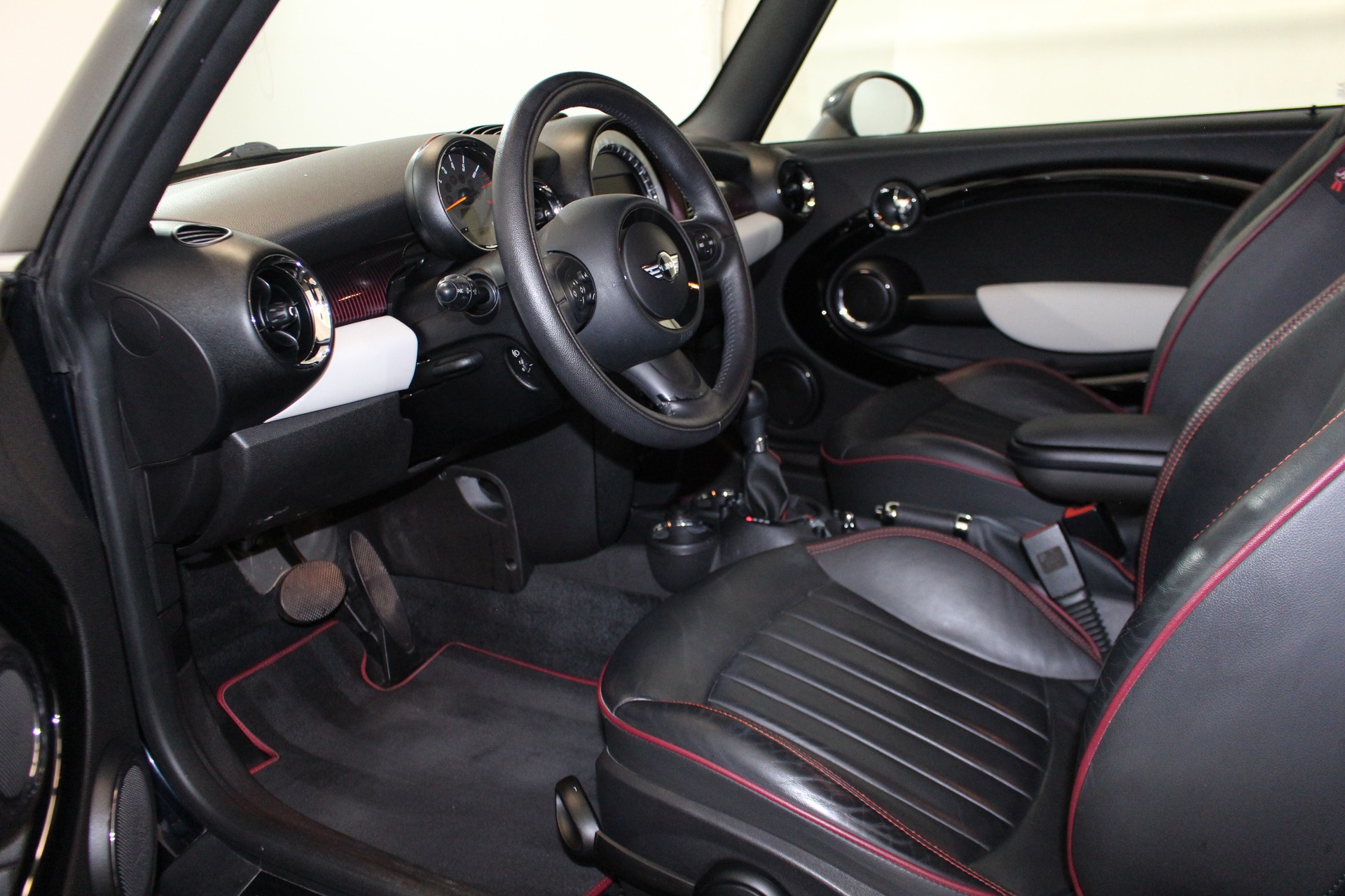 MINI Clubman R55 1.6i Cooper-image-6