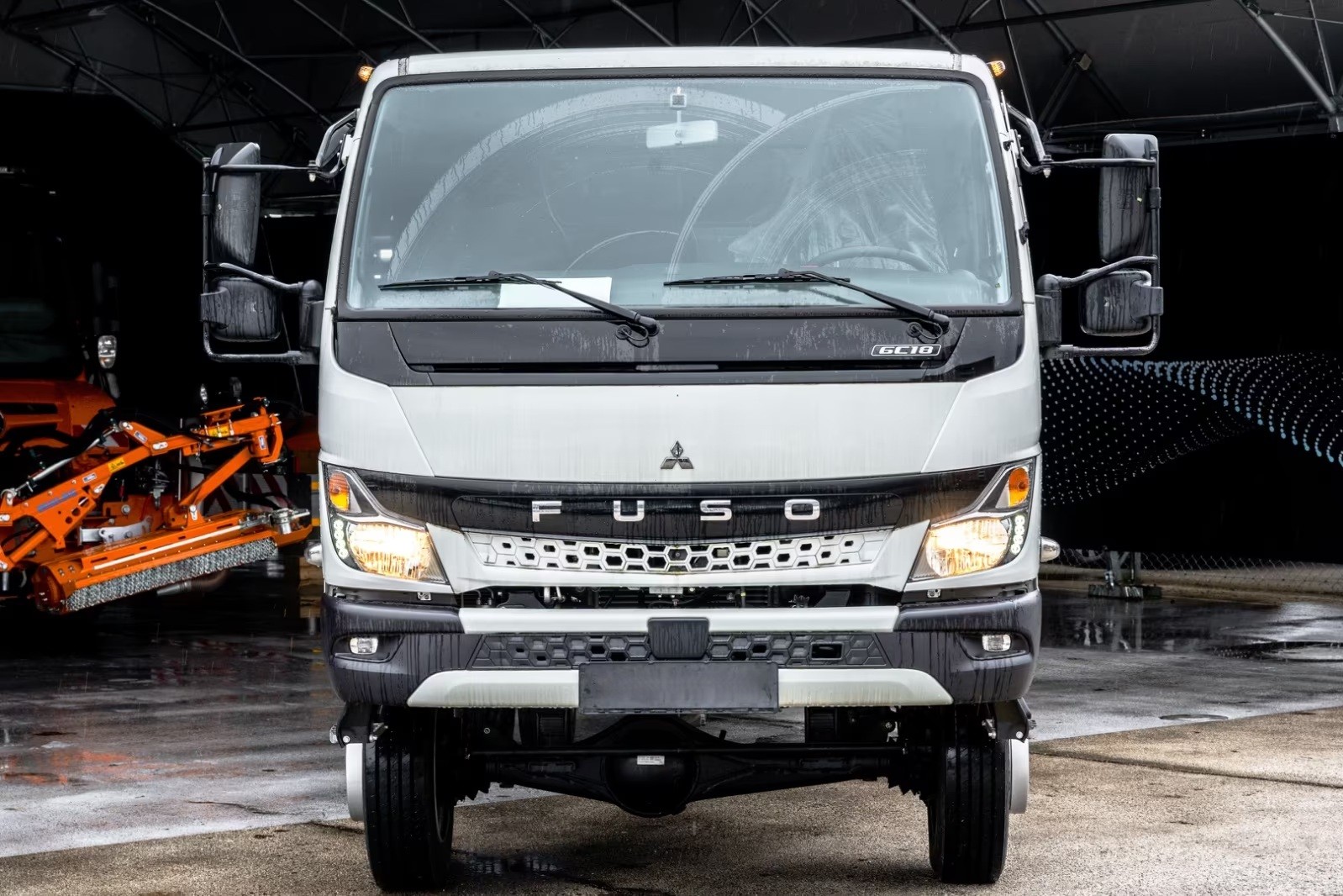 MITSUBISHI FUSO 6C18 4WD-showroom-element-1