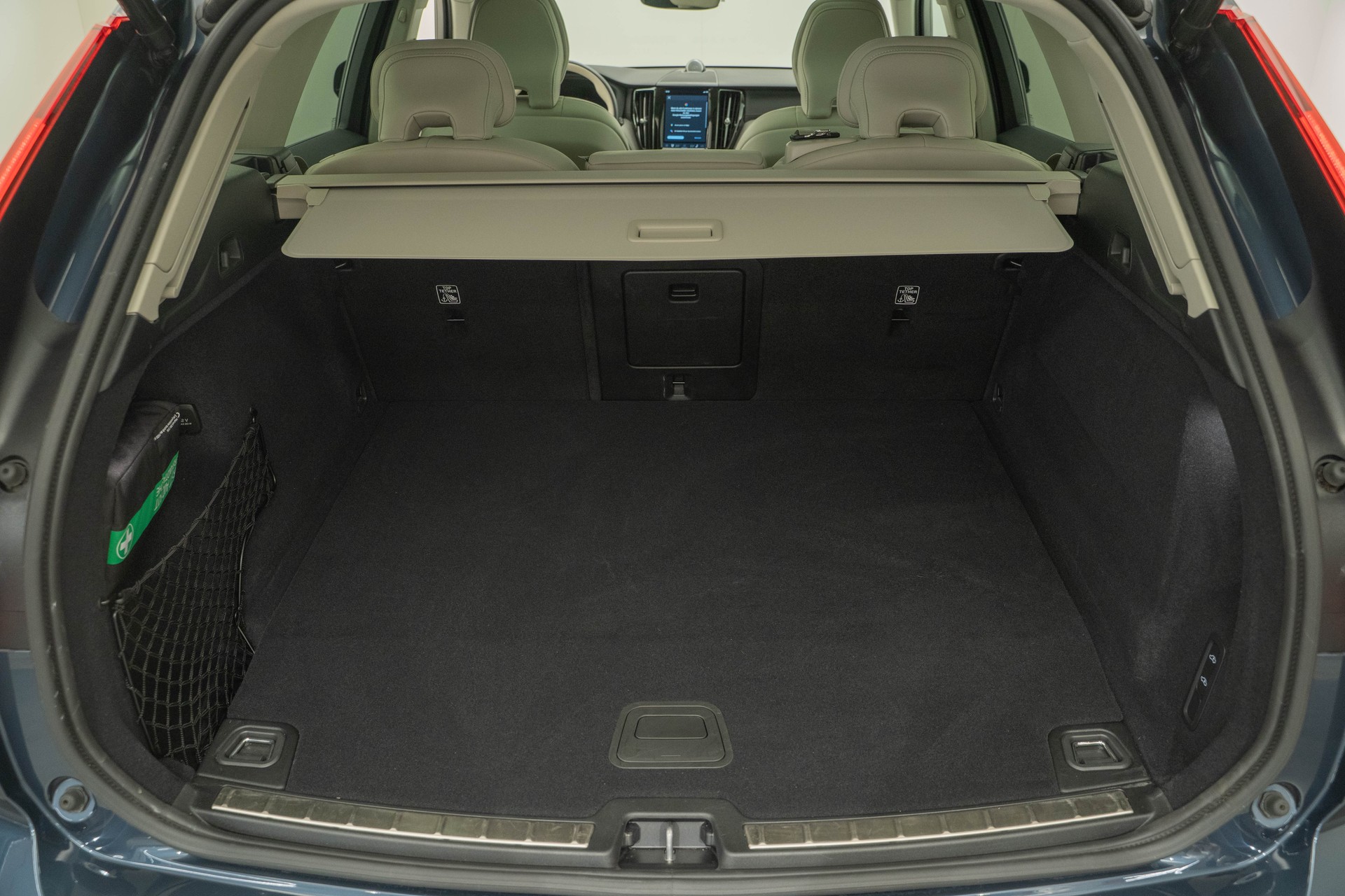 VOLVO XC60 2.0 T8 TE XCLUSIVE Ultra Dark eAWD-image-4