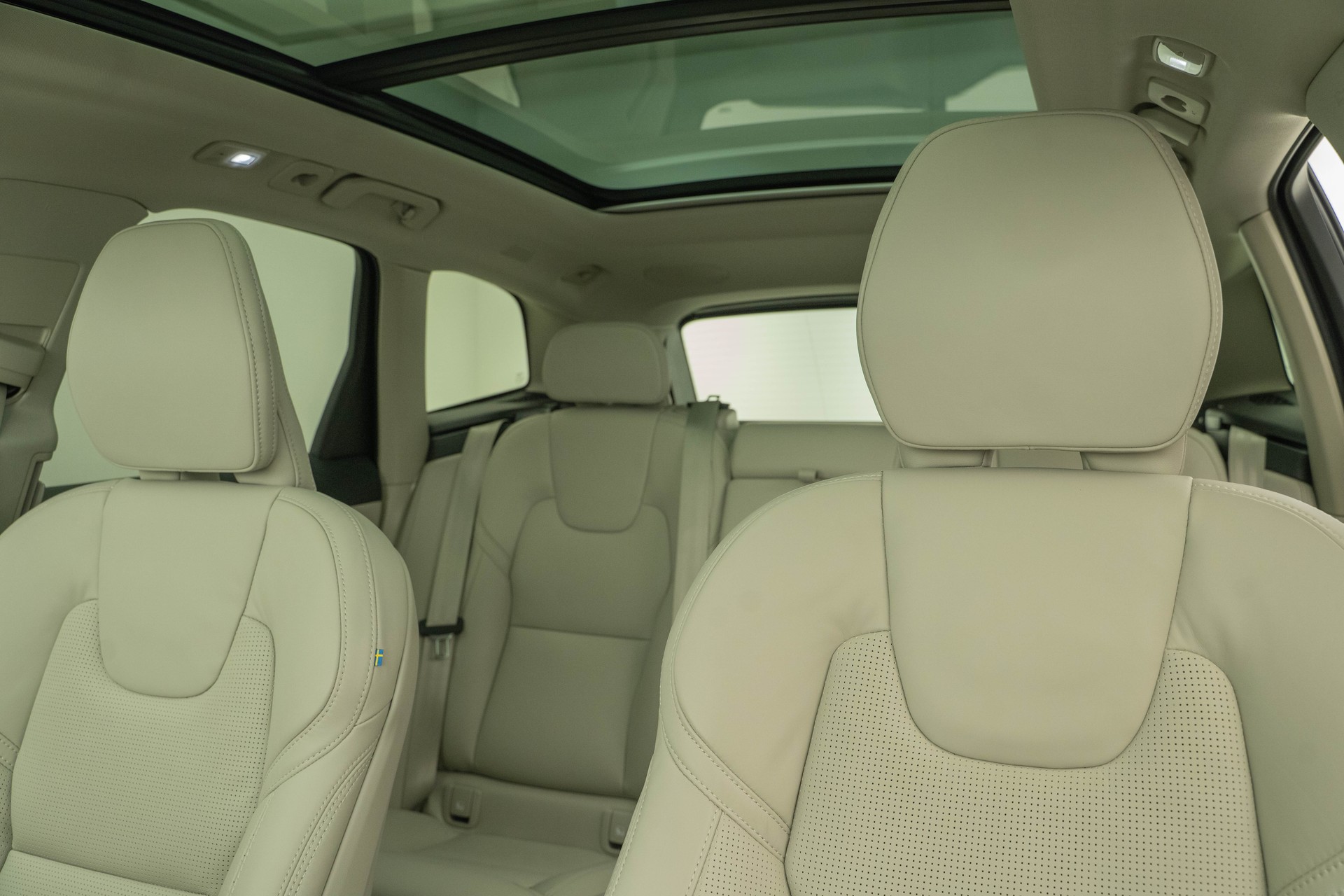 VOLVO XC60 2.0 T8 TE XCLUSIVE Ultra Dark eAWD-image-9