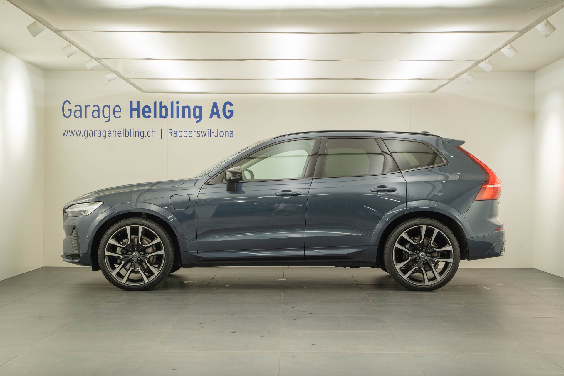 VOLVO XC60 2.0 T8 TE XCLUSIVE Ultra Dark eAWD-image-2