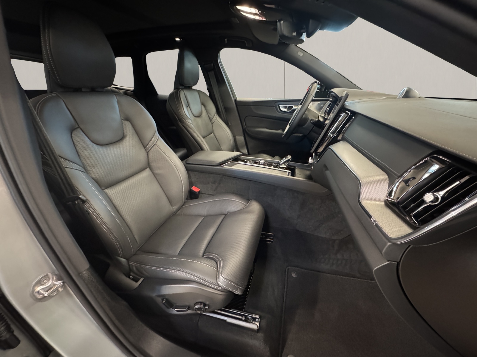 VOLVO XC60 2.0 T8 TE Black Edition eAWD-image-11