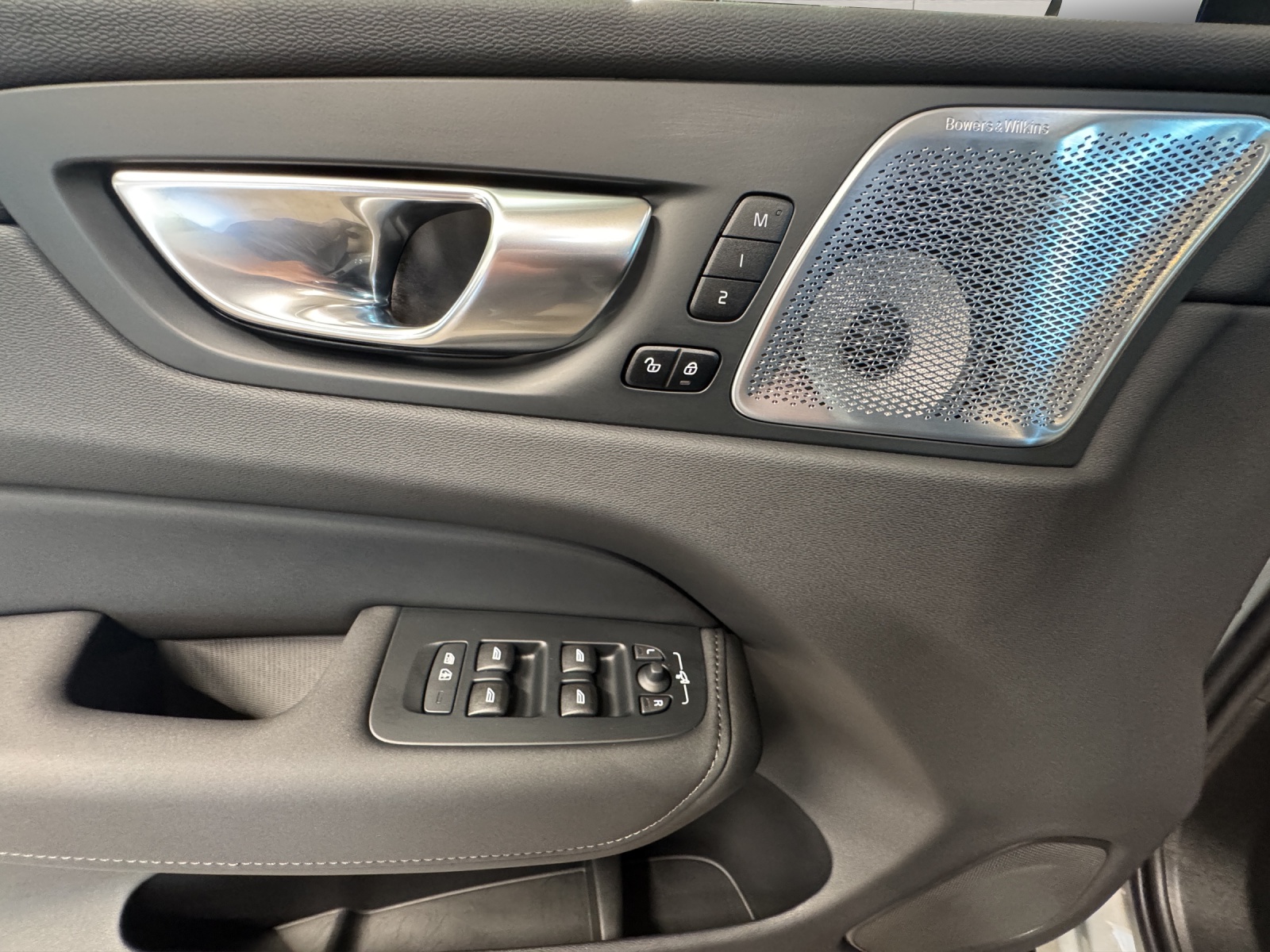 VOLVO XC60 2.0 T8 TE Black Edition eAWD-image-12