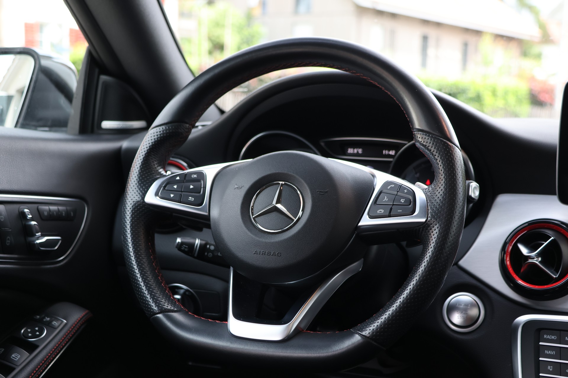 MERCEDES-BENZ CLA Shooting Brake 250 Sport 4Matic 7G-DCT (CH)-image-14