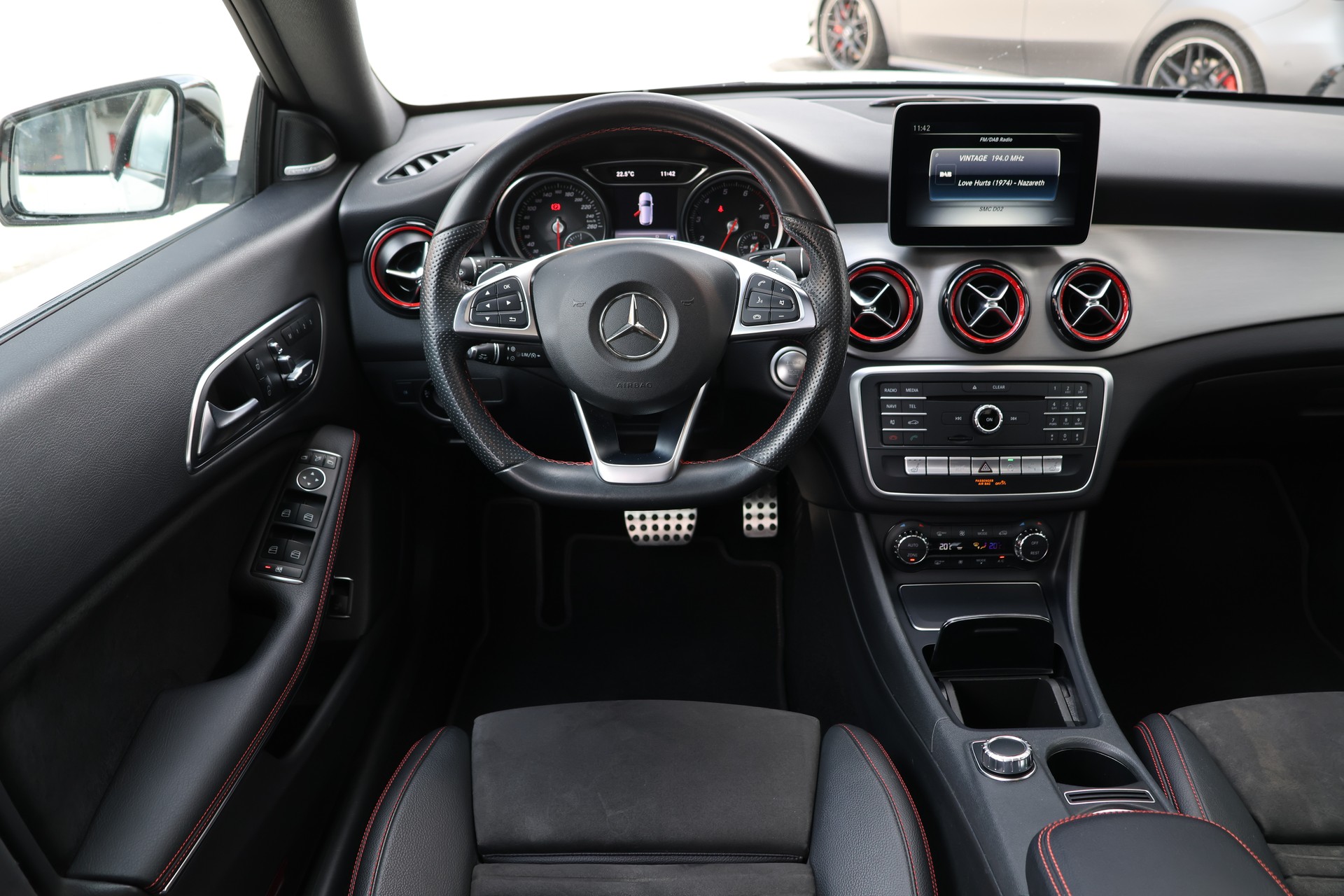 MERCEDES-BENZ CLA Shooting Brake 250 Sport 4Matic 7G-DCT (CH)-image-13