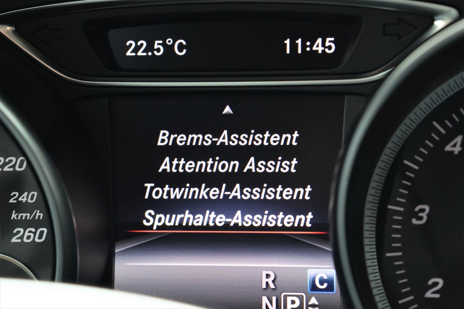 MERCEDES-BENZ CLA Shooting Brake 250 Sport 4Matic 7G-DCT (CH)-image-25