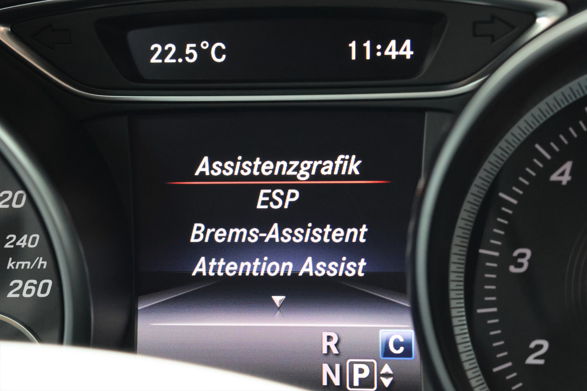 MERCEDES-BENZ CLA Shooting Brake 250 Sport 4Matic 7G-DCT (CH)-image-24