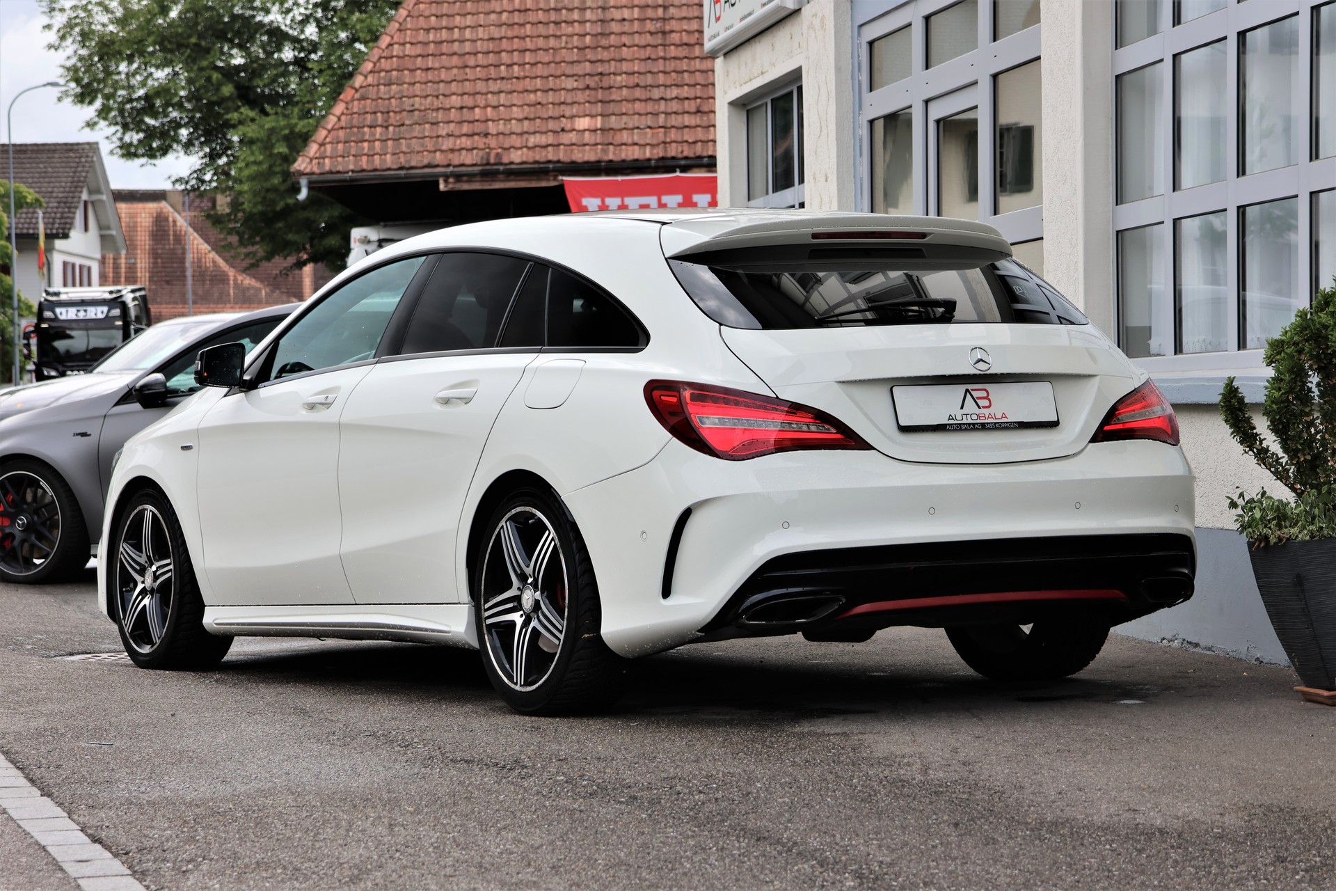 MERCEDES-BENZ CLA Shooting Brake 250 Sport 4Matic 7G-DCT (CH)-image-2
