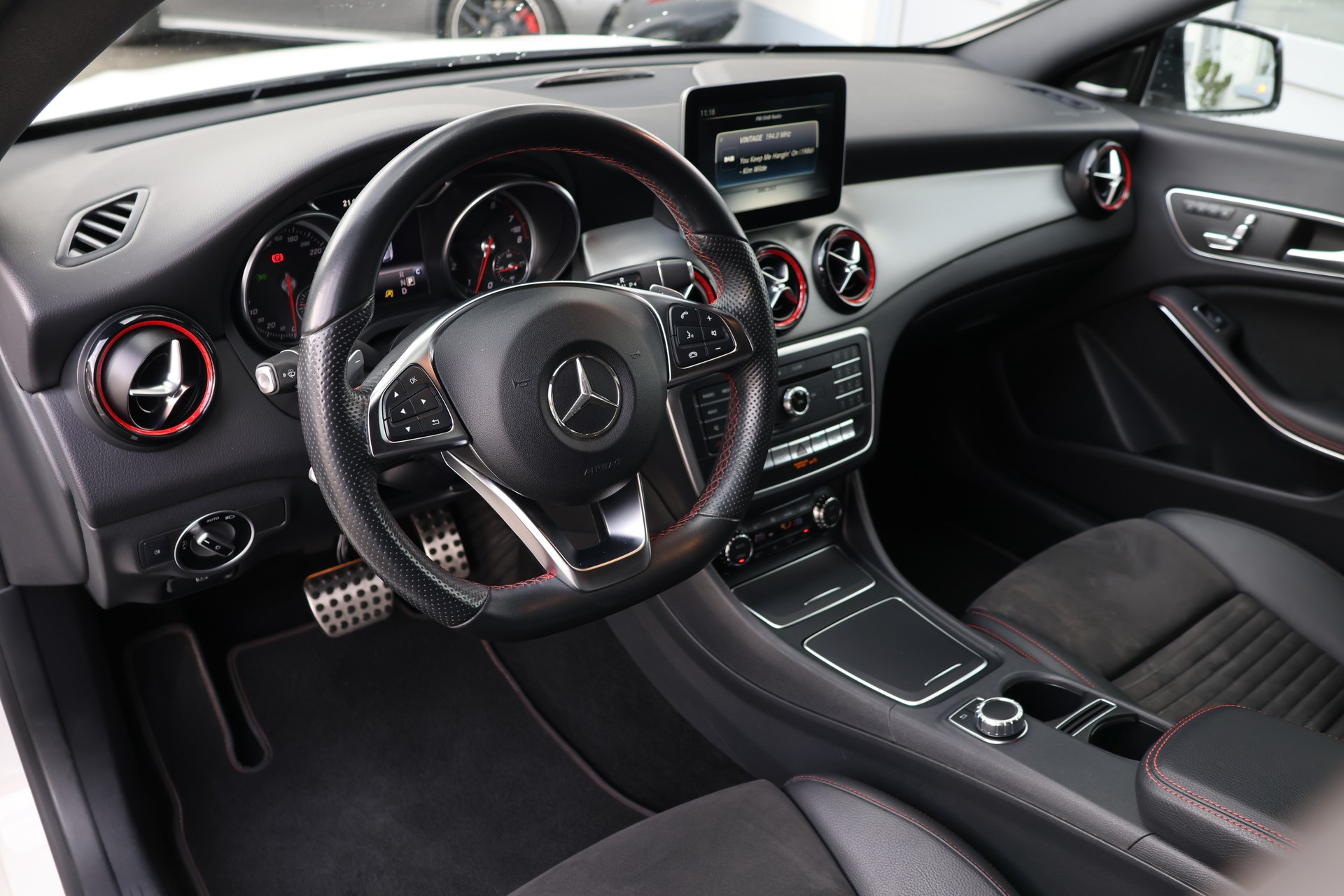MERCEDES-BENZ CLA Shooting Brake 250 Sport 4Matic 7G-DCT (CH)-image-9