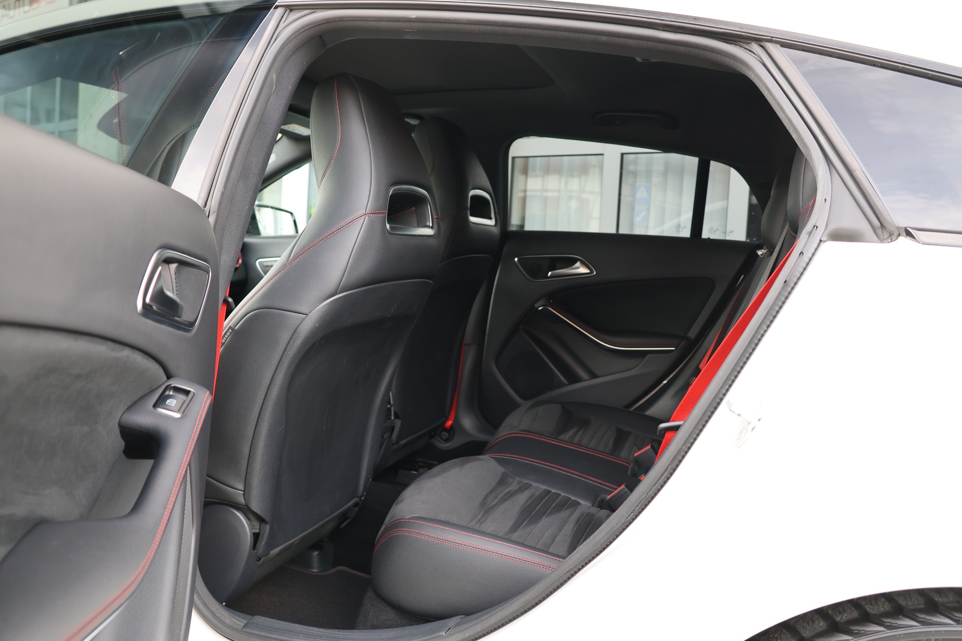 MERCEDES-BENZ CLA Shooting Brake 250 Sport 4Matic 7G-DCT (CH)-image-12