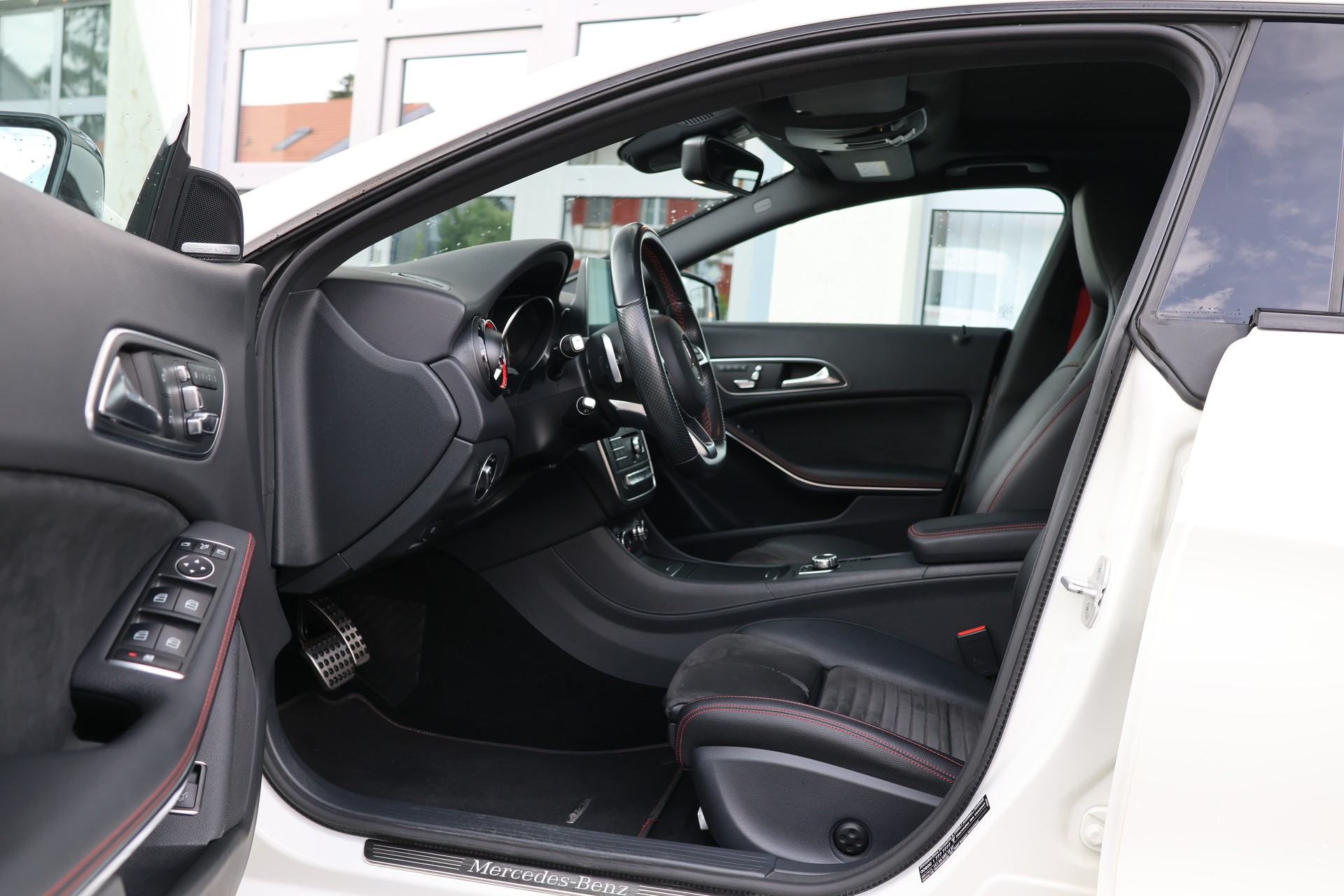 MERCEDES-BENZ CLA Shooting Brake 250 Sport 4Matic 7G-DCT (CH)-image-8