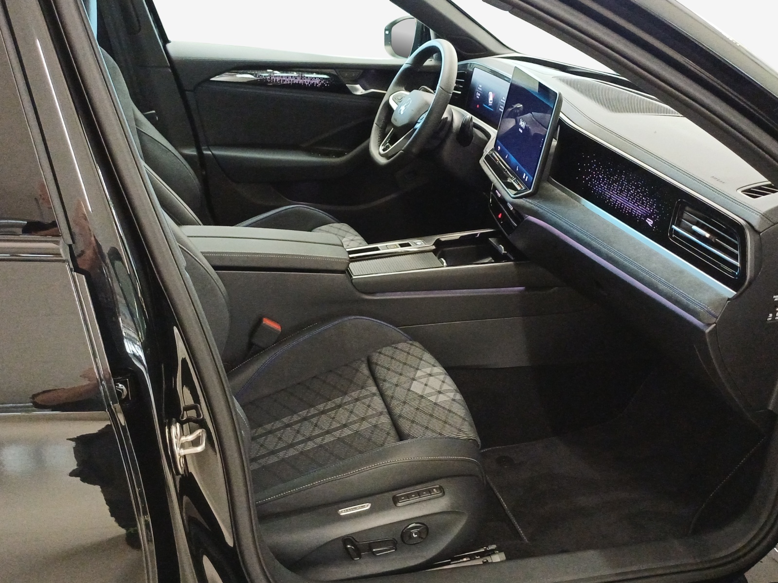 VW Passat Variant 2.0 TSI evo4 R-Line 4 Motion DSG-image-15