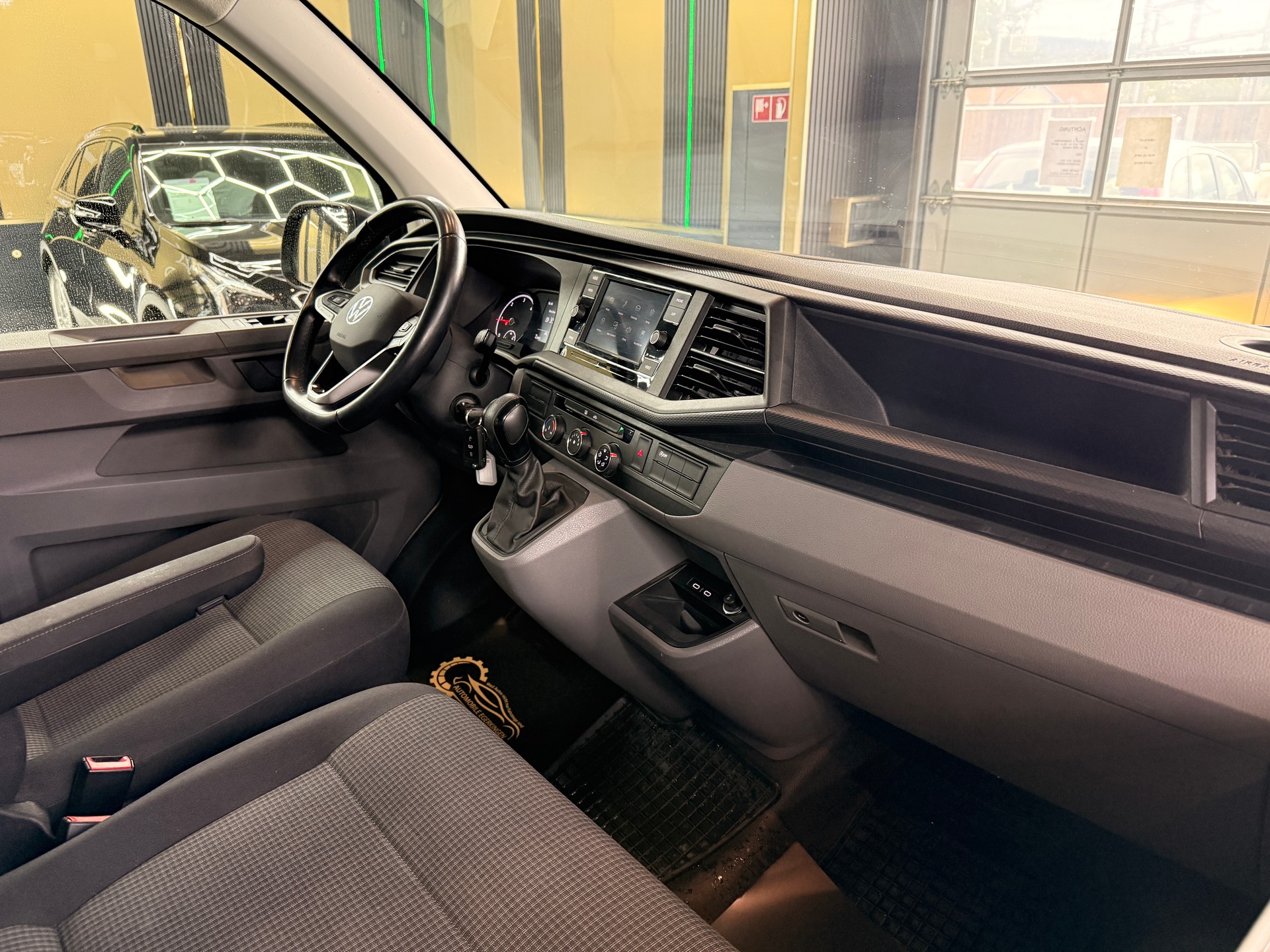 VW T6.1 2.0 TDI 4Motion DSG-image-11