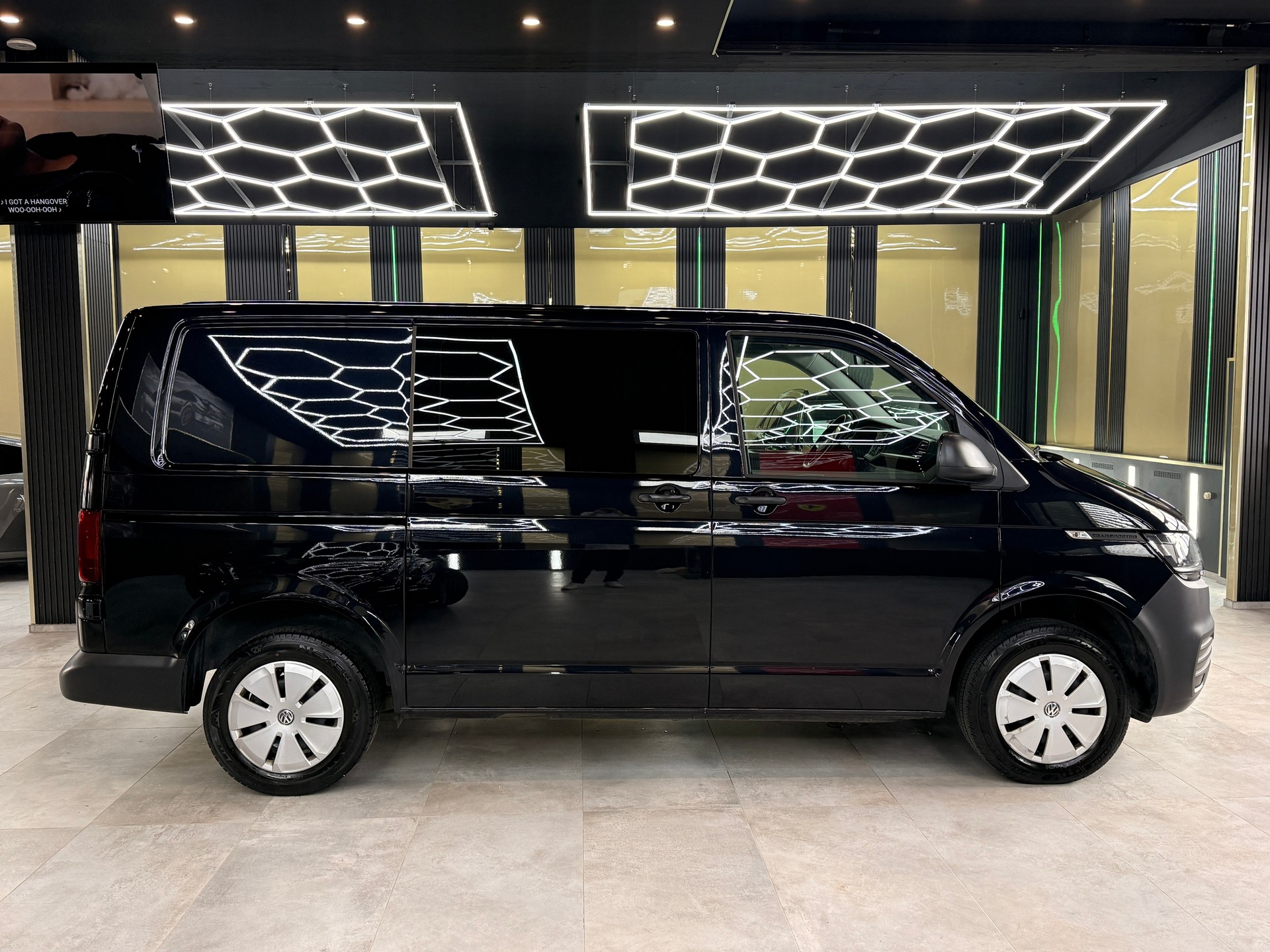 VW T6.1 2.0 TDI 4Motion DSG-image-3