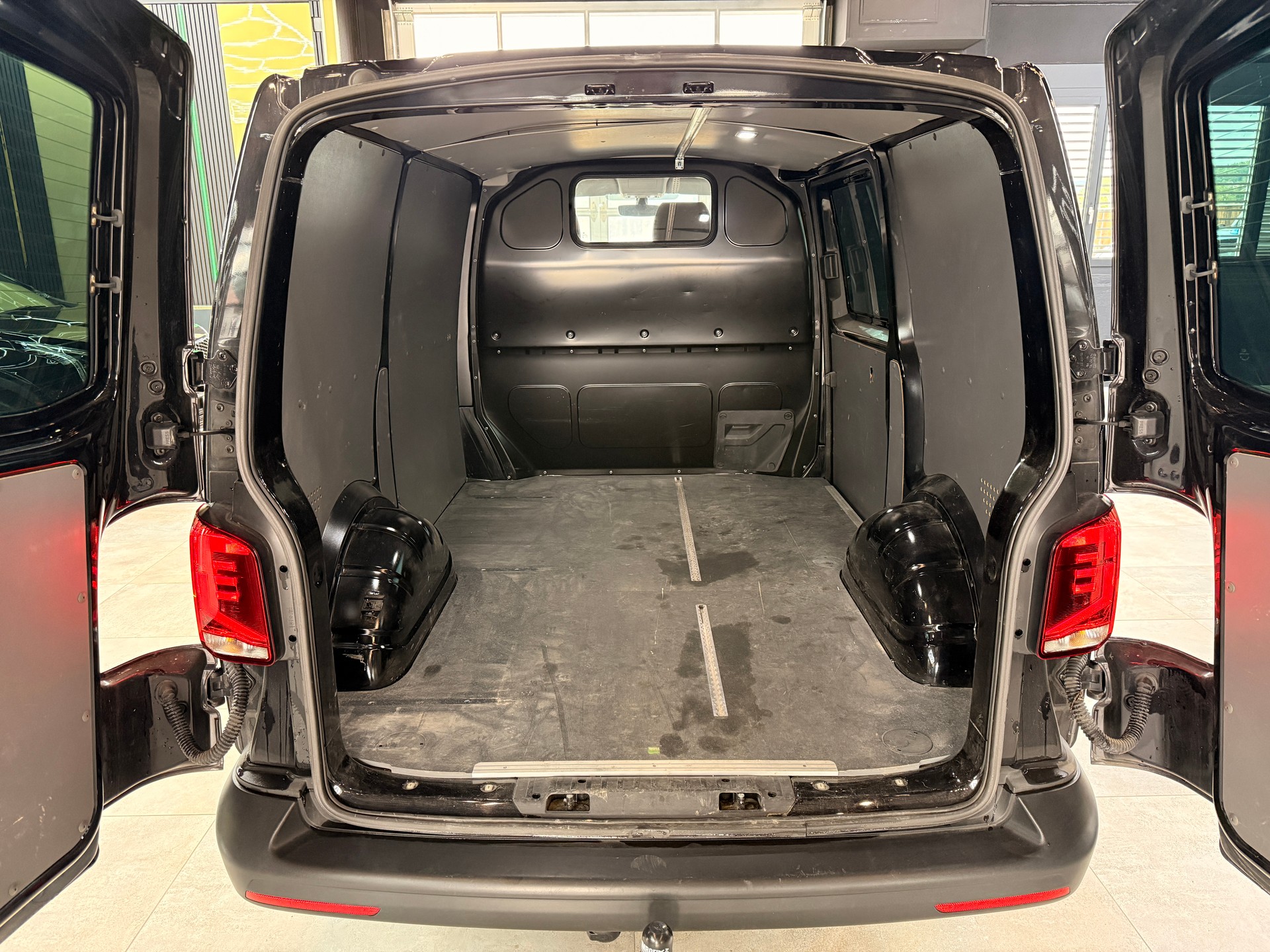 VW T6.1 2.0 TDI 4Motion DSG-image-15