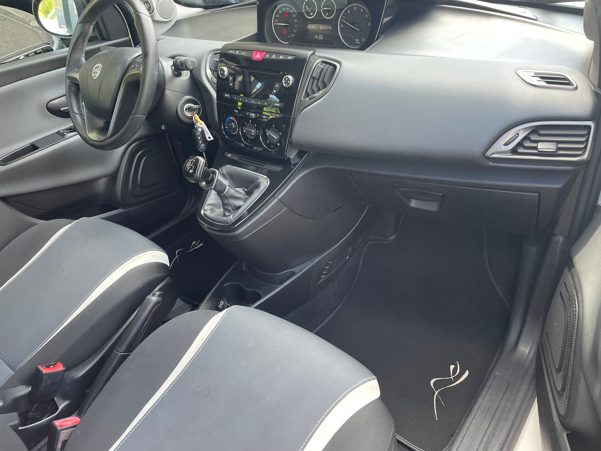 LANCIA Ypsilon 1.2 Elefantino-image-10