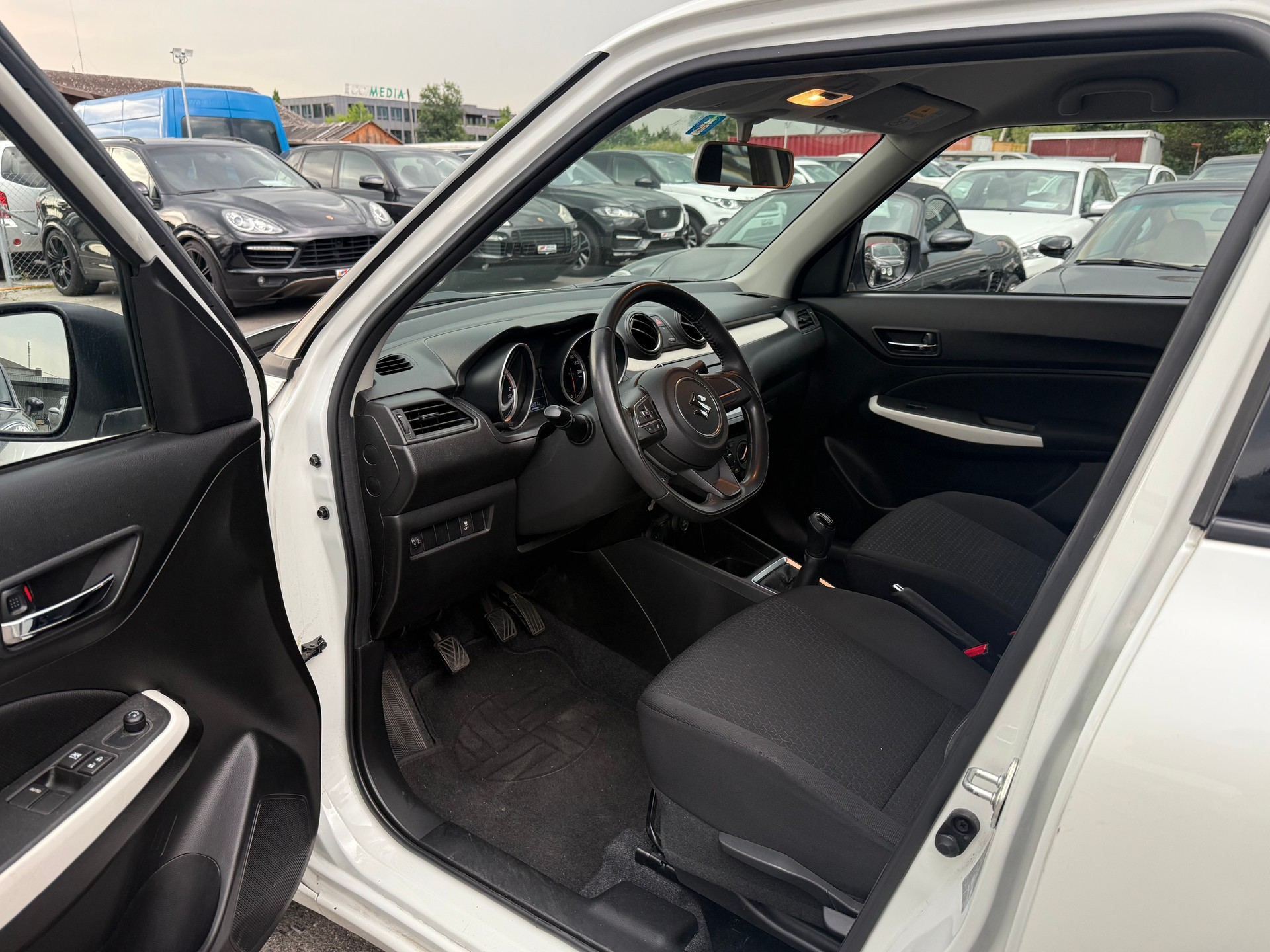 SUZUKI Swift 1.2i 16V Compact+ Allgrip 4x4 / Frisch ab MFK / 1 Jahr Garantie / Rückfahrkamera-image-10