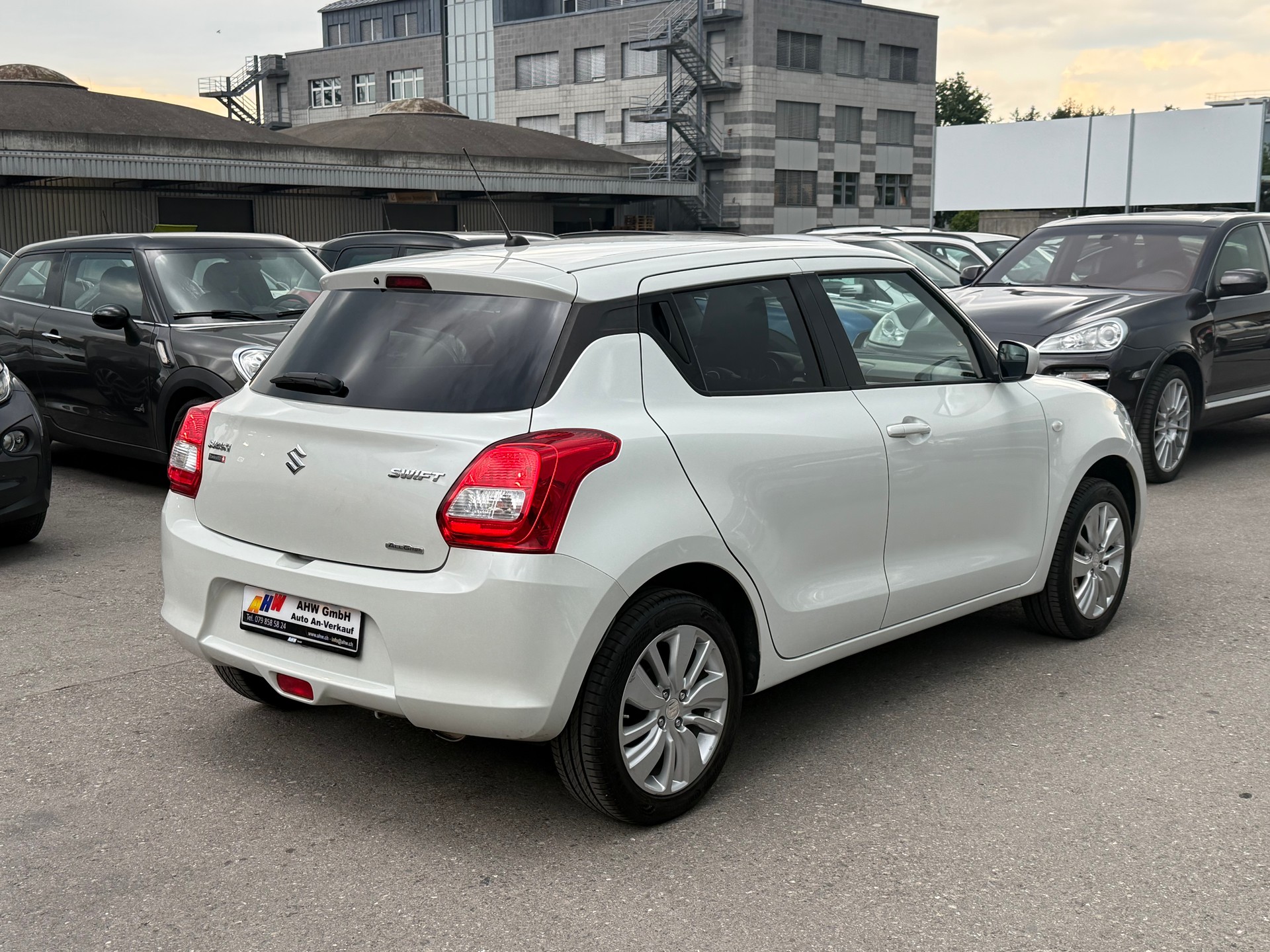 SUZUKI Swift 1.2i 16V Compact+ Allgrip 4x4 / Frisch ab MFK / 1 Jahr Garantie / Rückfahrkamera-image-3
