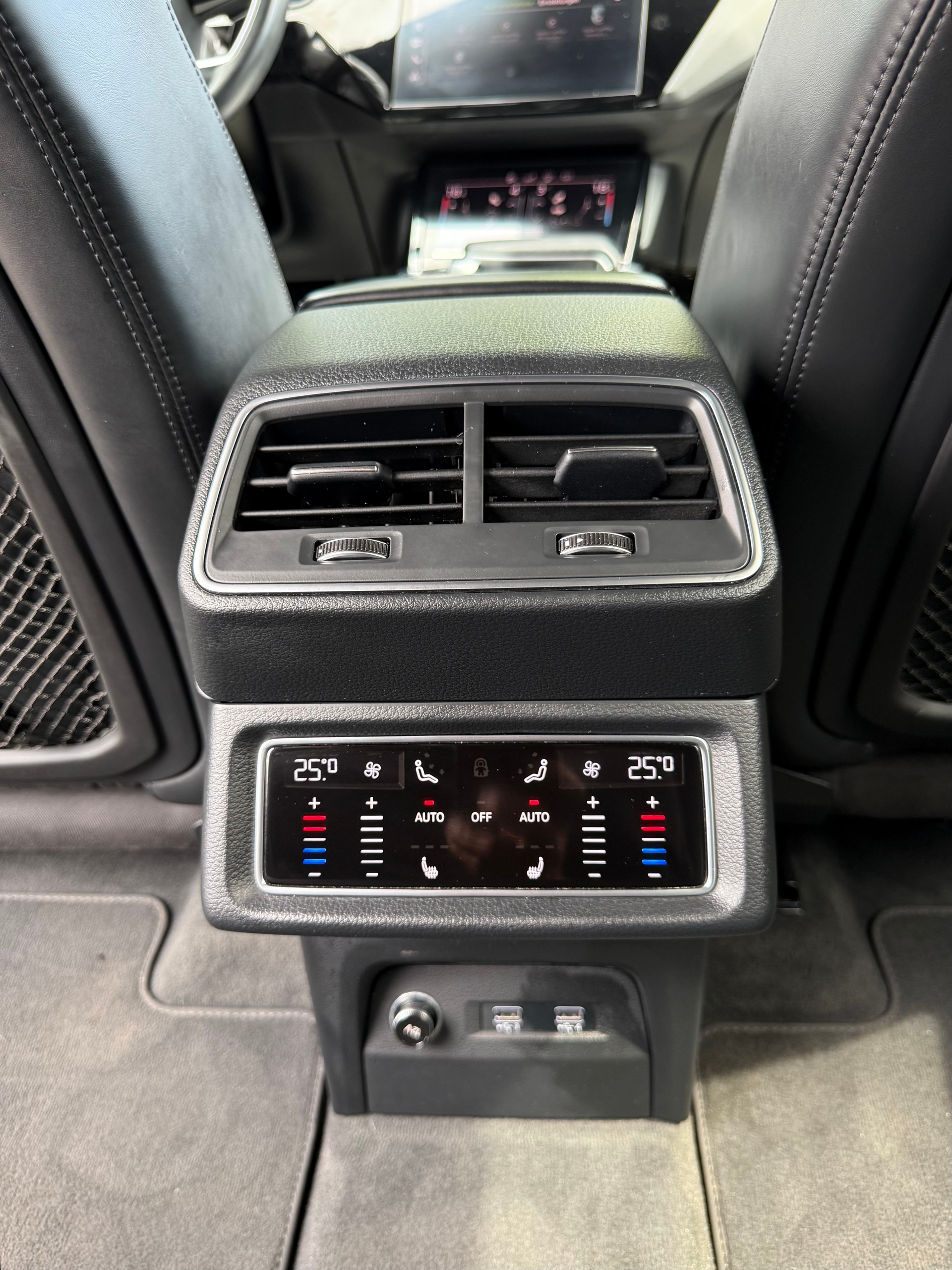 AUDI e-tron 55 Advanced quattro-image-12