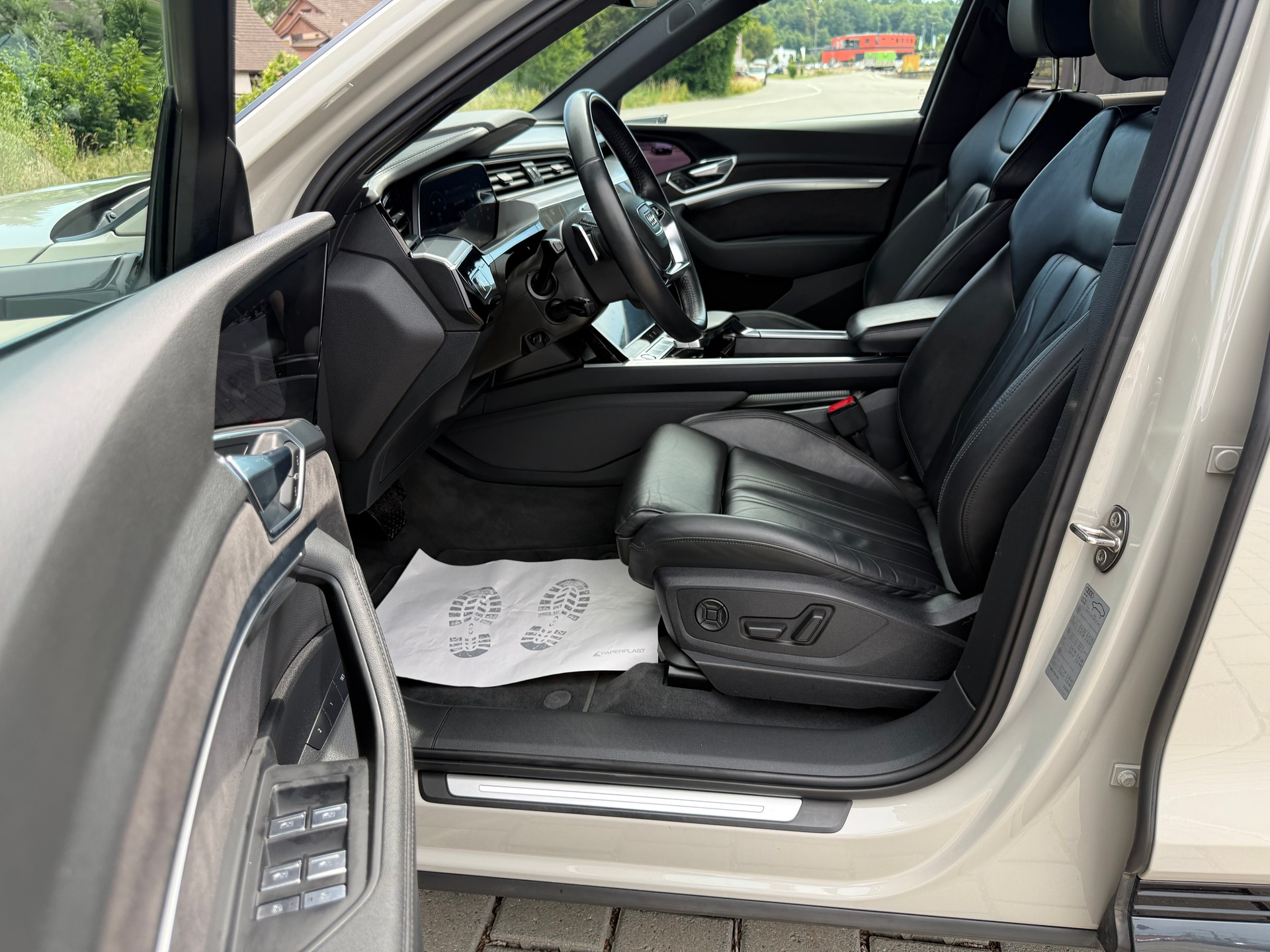 AUDI e-tron 55 Advanced quattro-image-13
