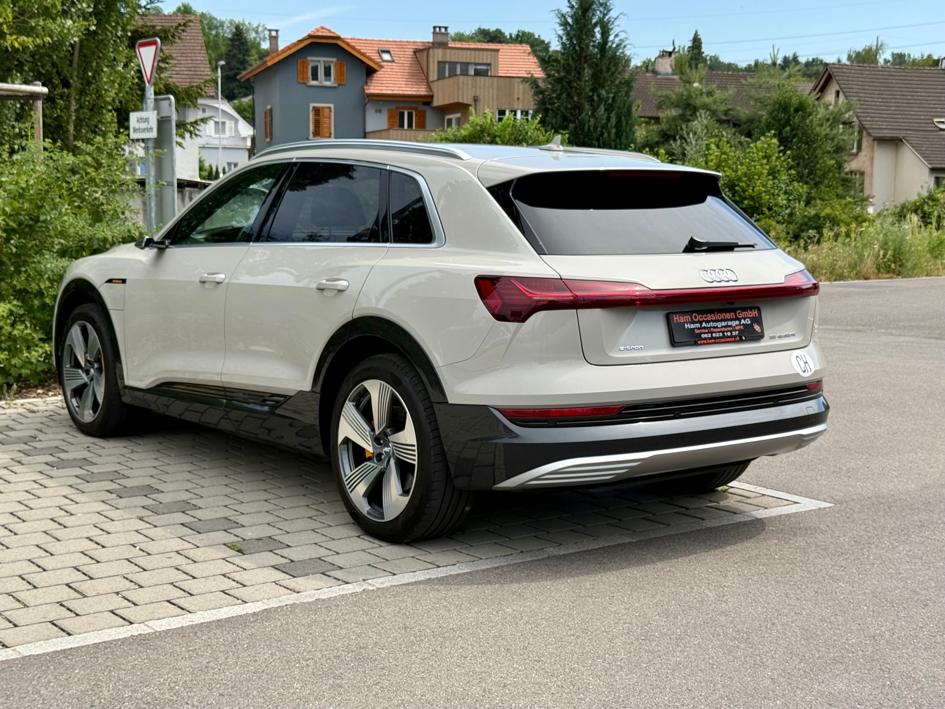 AUDI e-tron 55 Advanced quattro-image-2