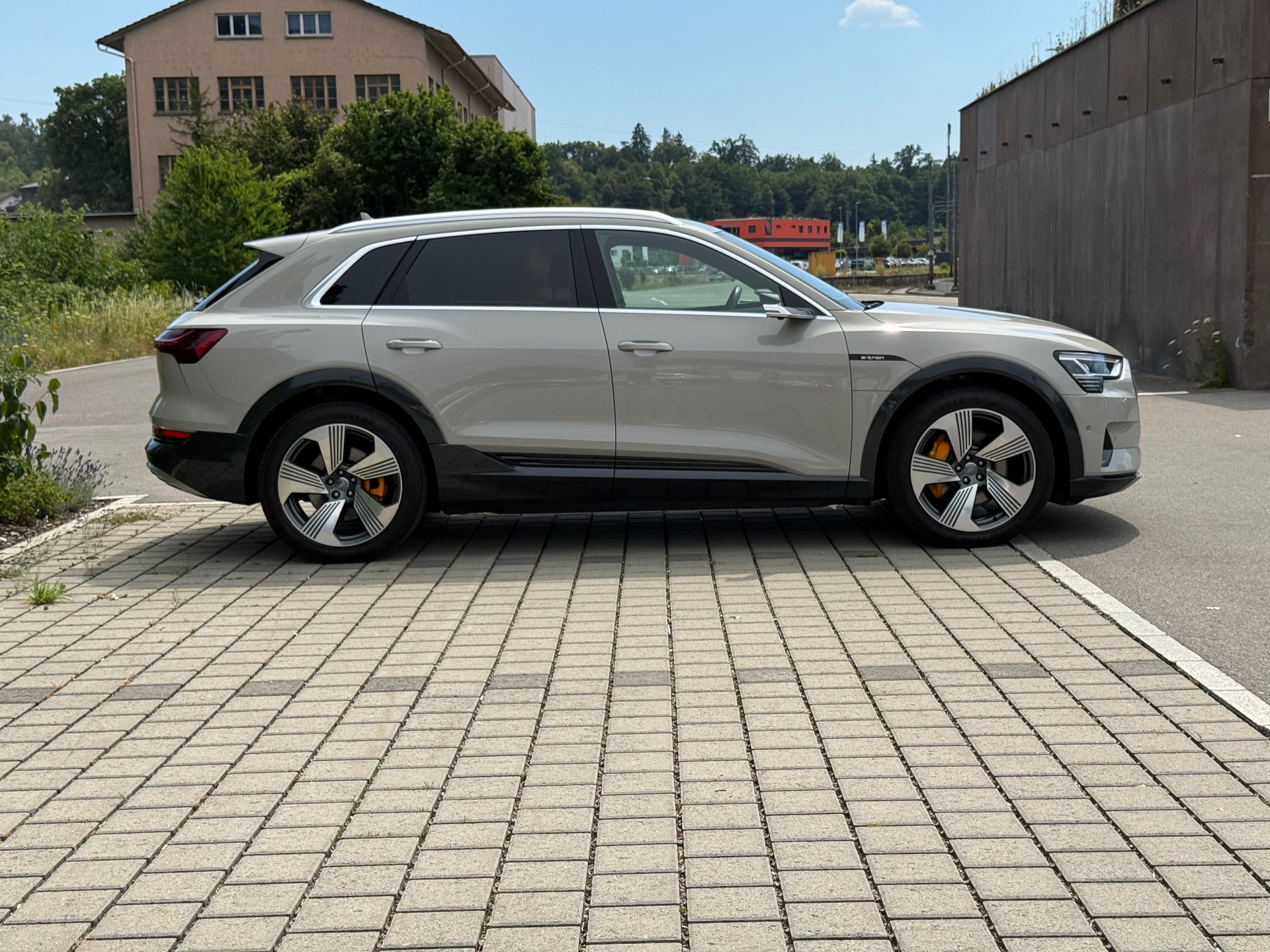 AUDI e-tron 55 Advanced quattro-image-3