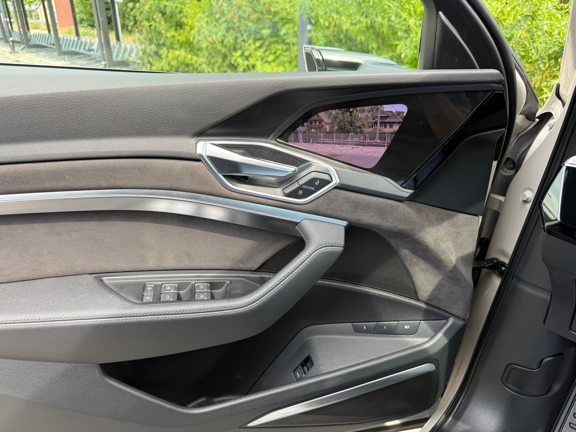 AUDI e-tron 55 Advanced quattro-image-10