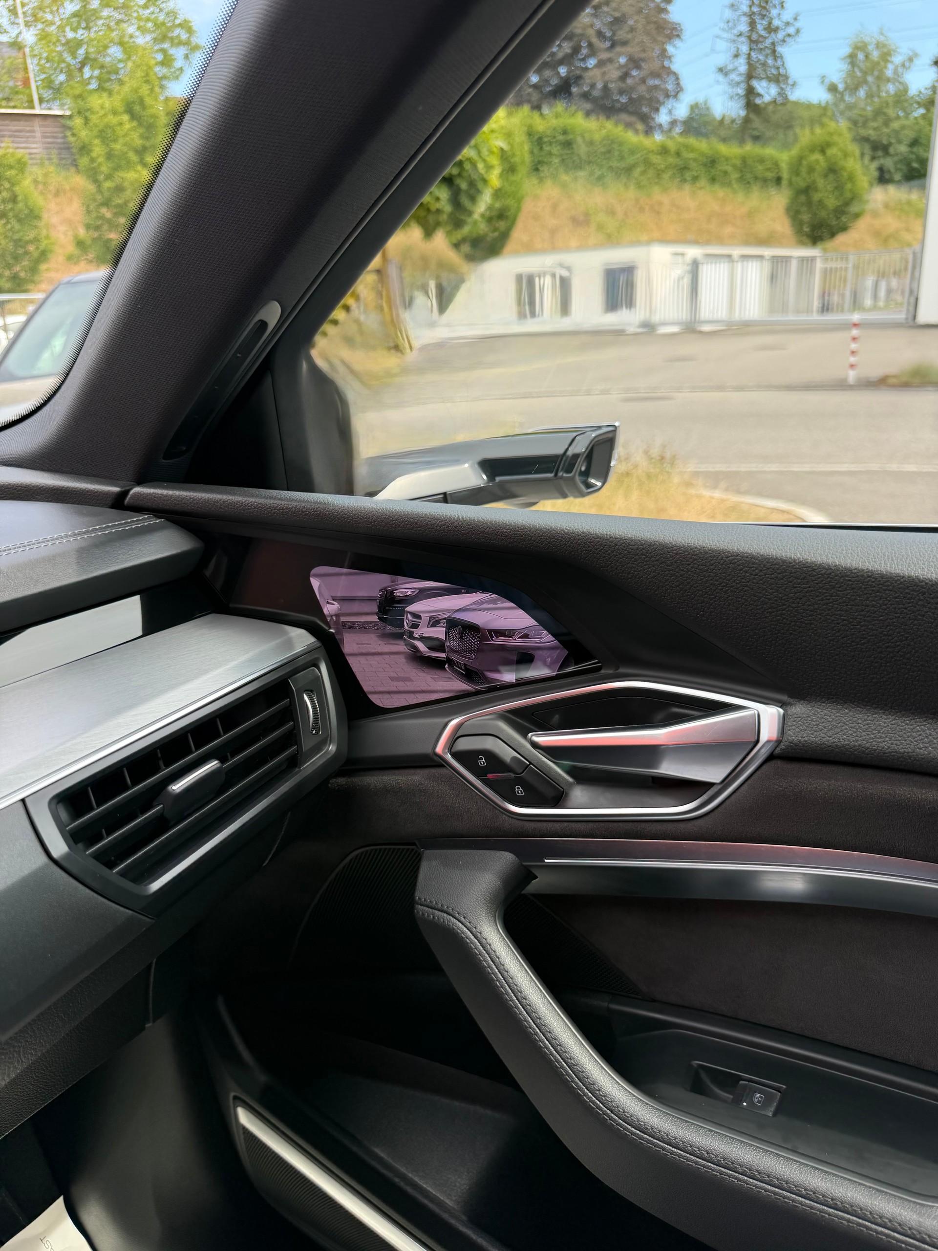 AUDI e-tron 55 Advanced quattro-image-11