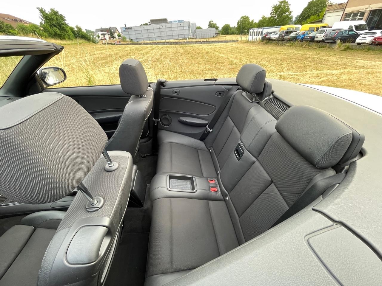 BMW 118i Cabrio-image-13