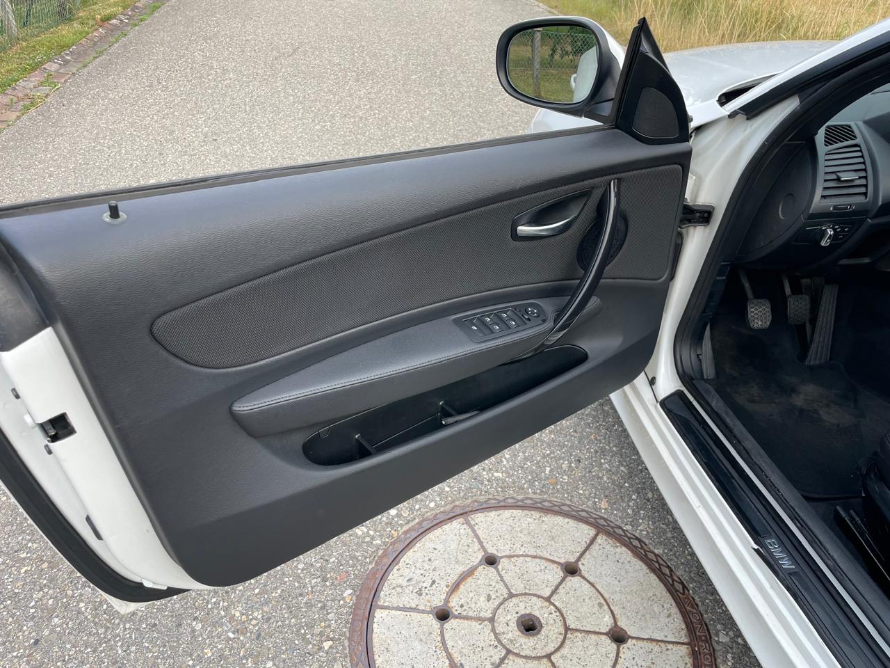 BMW 118i Cabrio-image-9