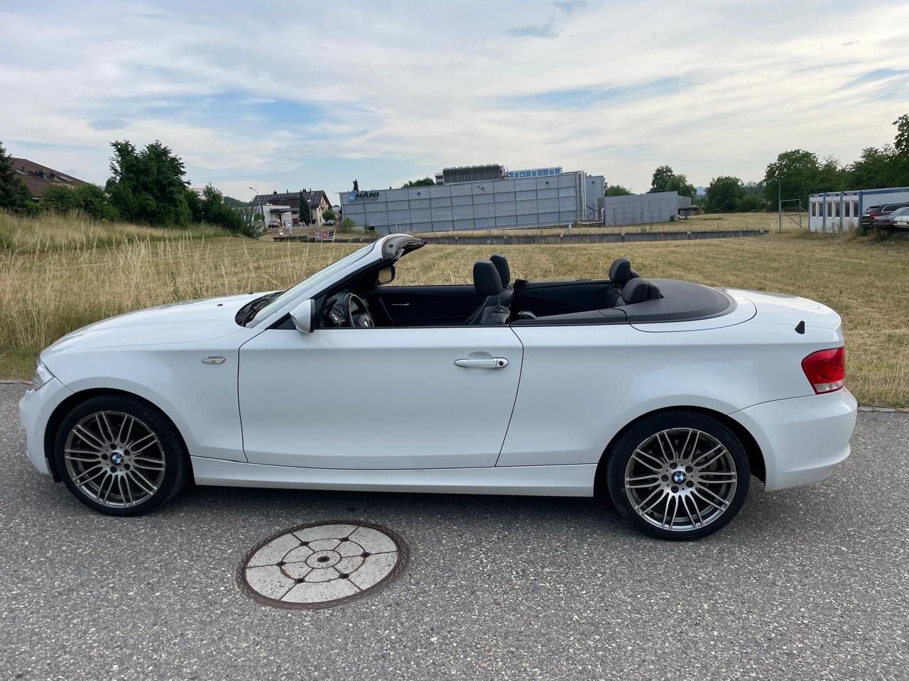 BMW 118i Cabrio-image-3