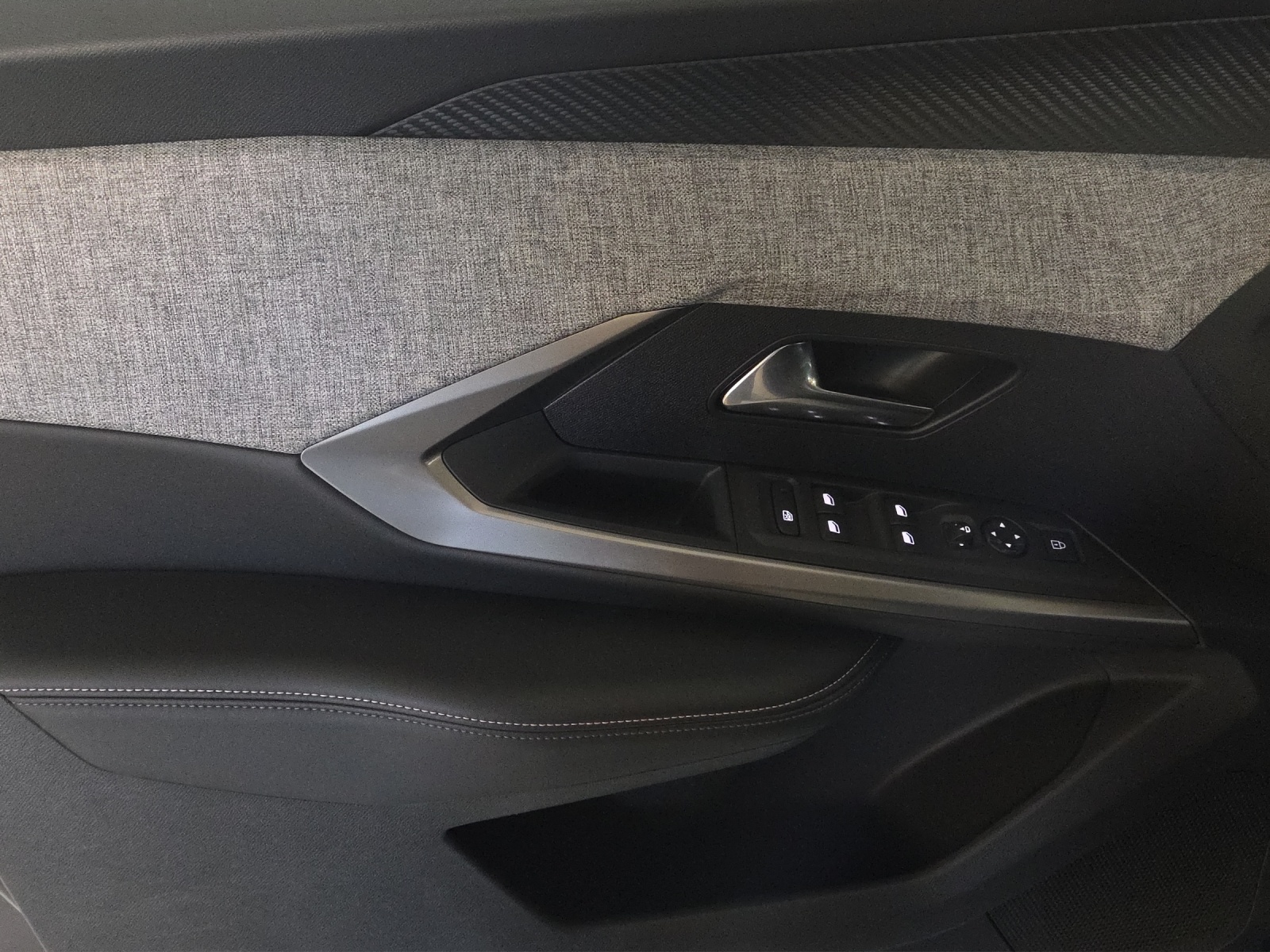 PEUGEOT 3008 145 e-DCS Allure-image-9