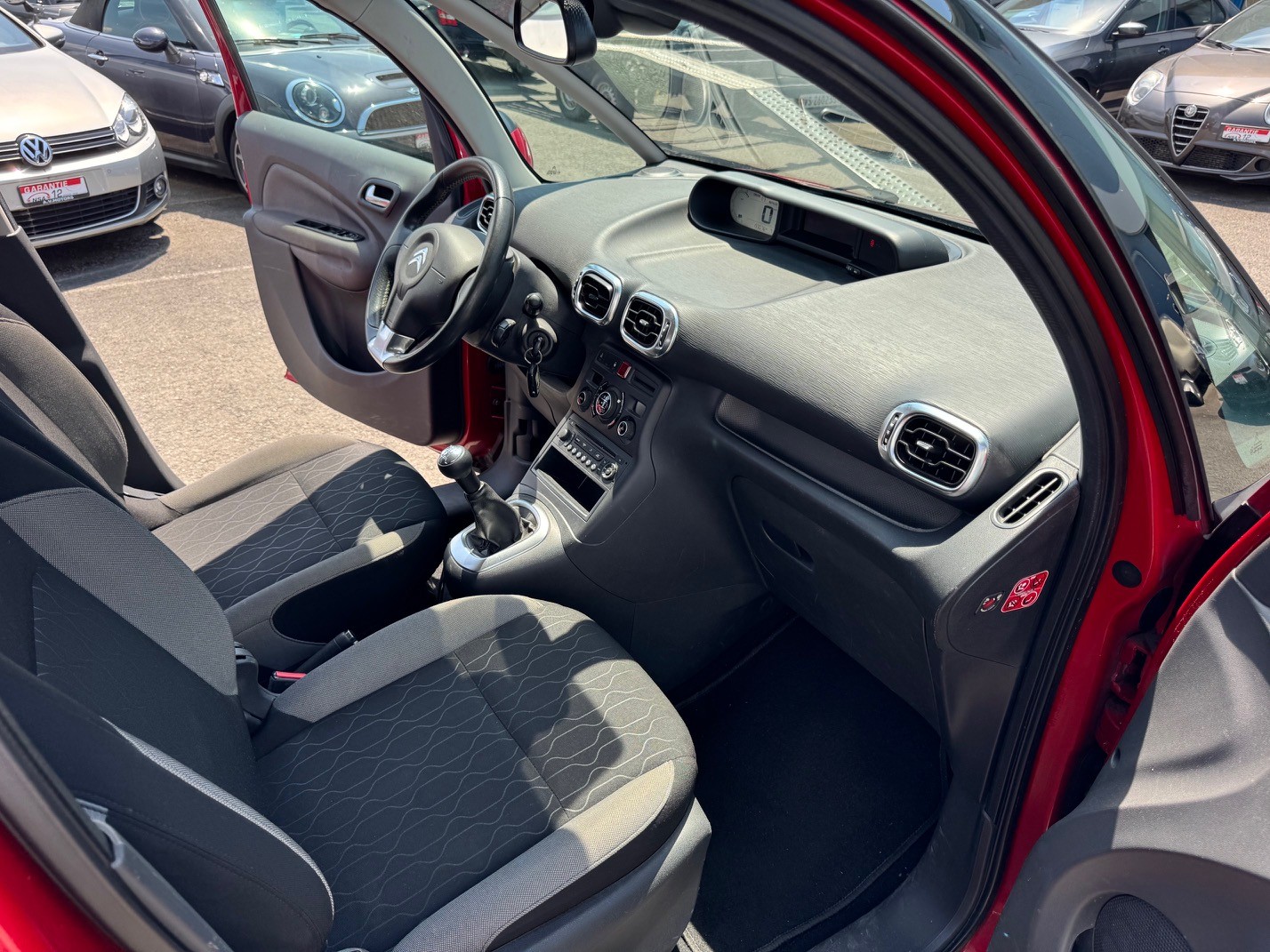 CITROEN C3 Picasso 1.2 Pure Tech Attraction-image-12
