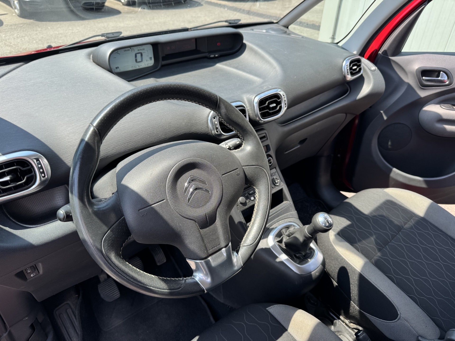 CITROEN C3 Picasso 1.2 Pure Tech Attraction-image-8
