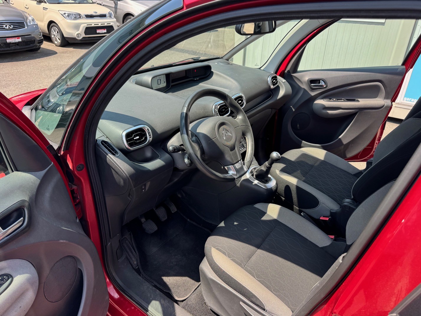 CITROEN C3 Picasso 1.2 Pure Tech Attraction-image-7
