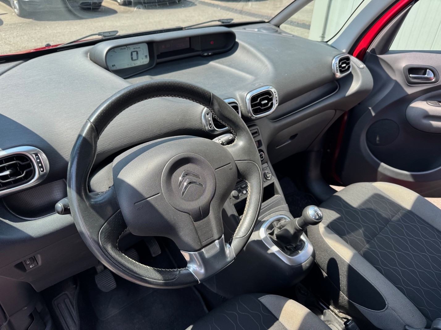 CITROEN C3 Picasso 1.2 Pure Tech Attraction-image-8