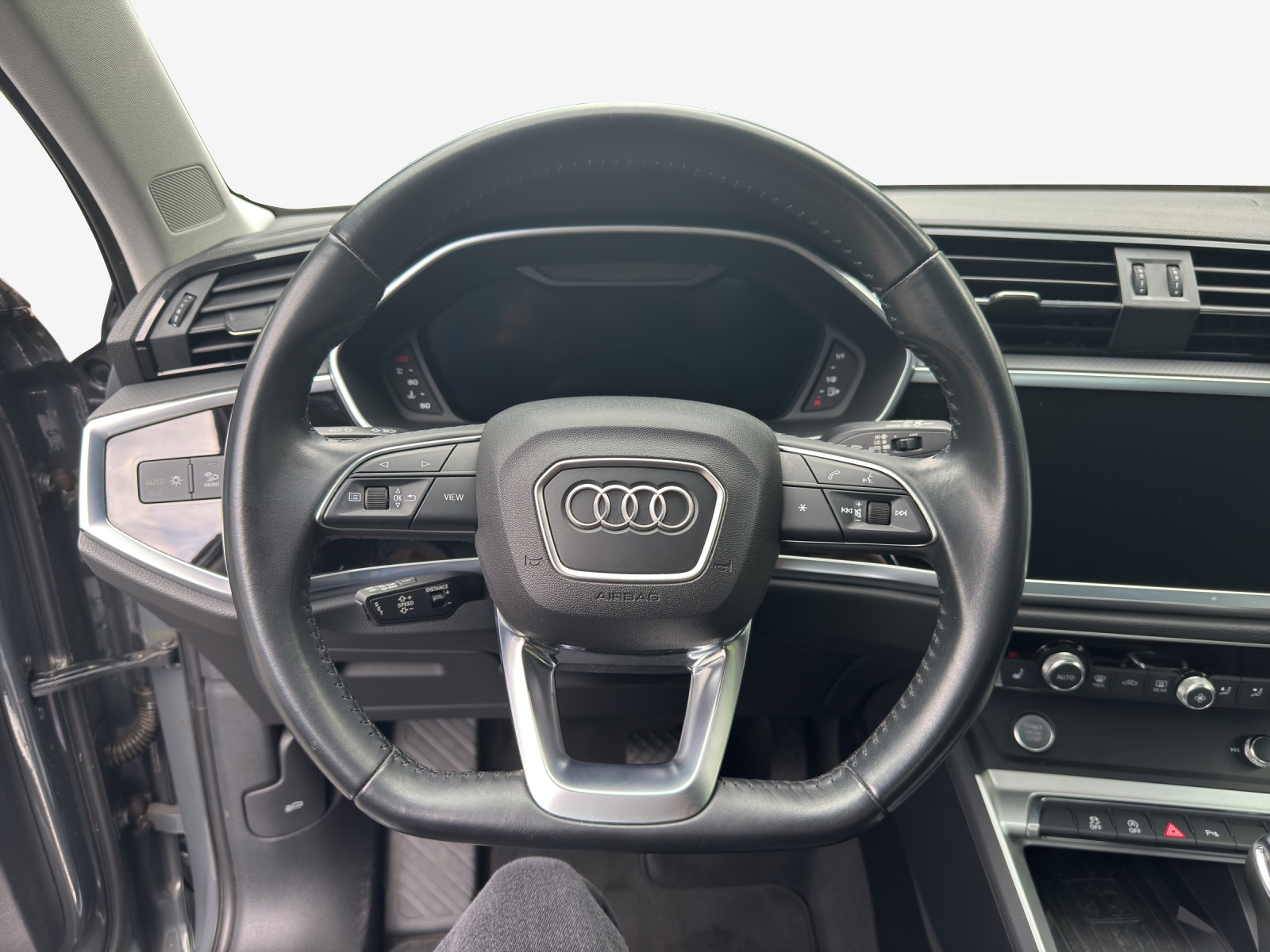 AUDI Q3 40 TFSI advanced quattro S-tronic-image-9