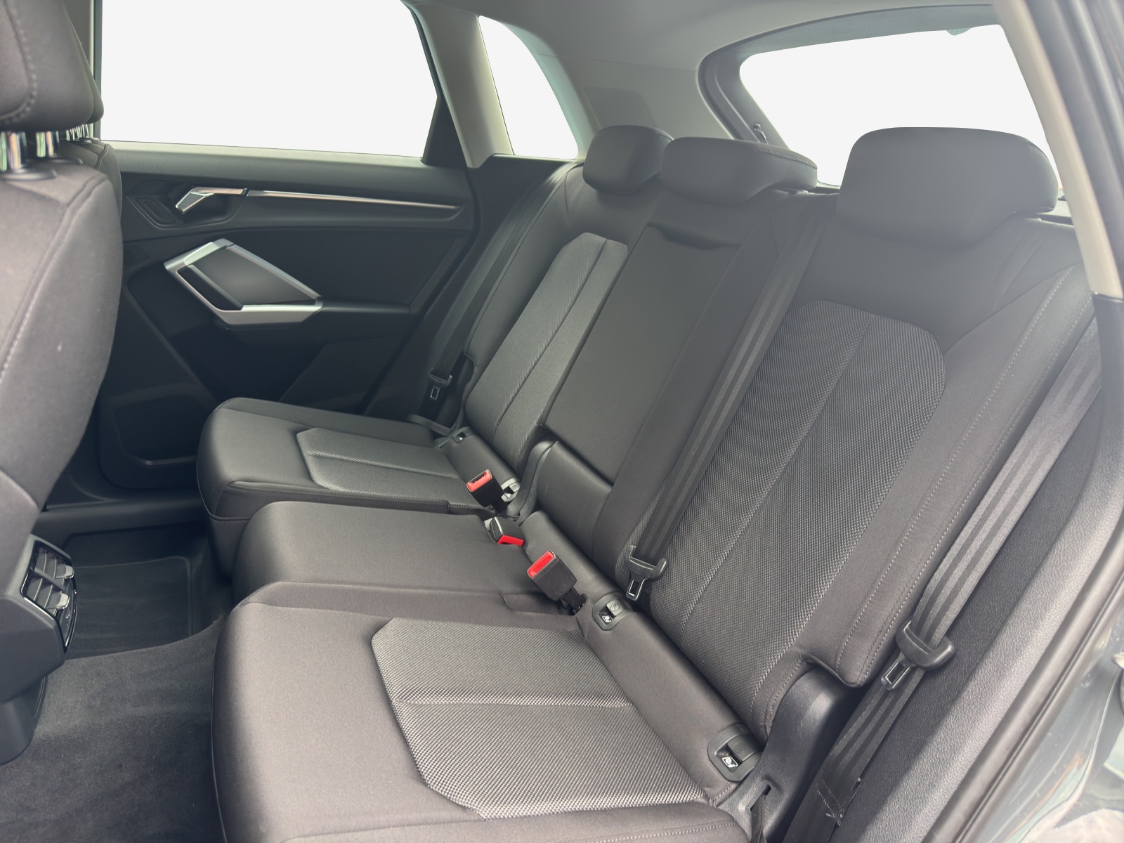 AUDI Q3 40 TFSI advanced quattro S-tronic-image-11