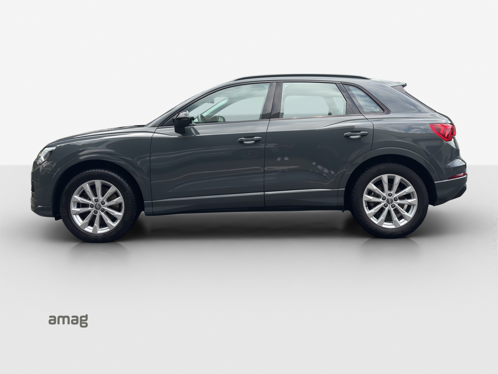 AUDI Q3 40 TFSI advanced quattro S-tronic-image-1