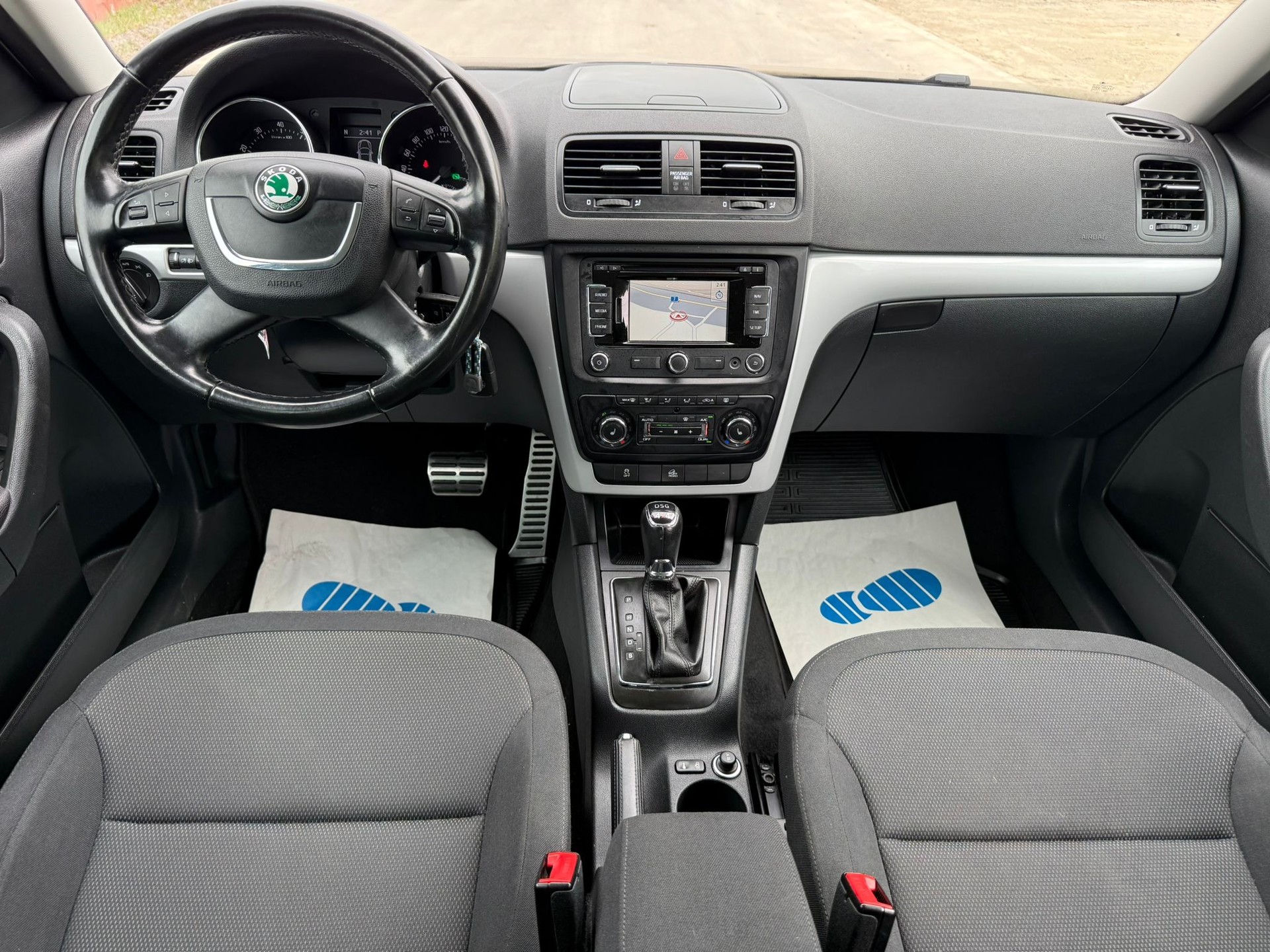 SKODA Yeti 1.8 TSI L&K 4x4 DSG-image-11