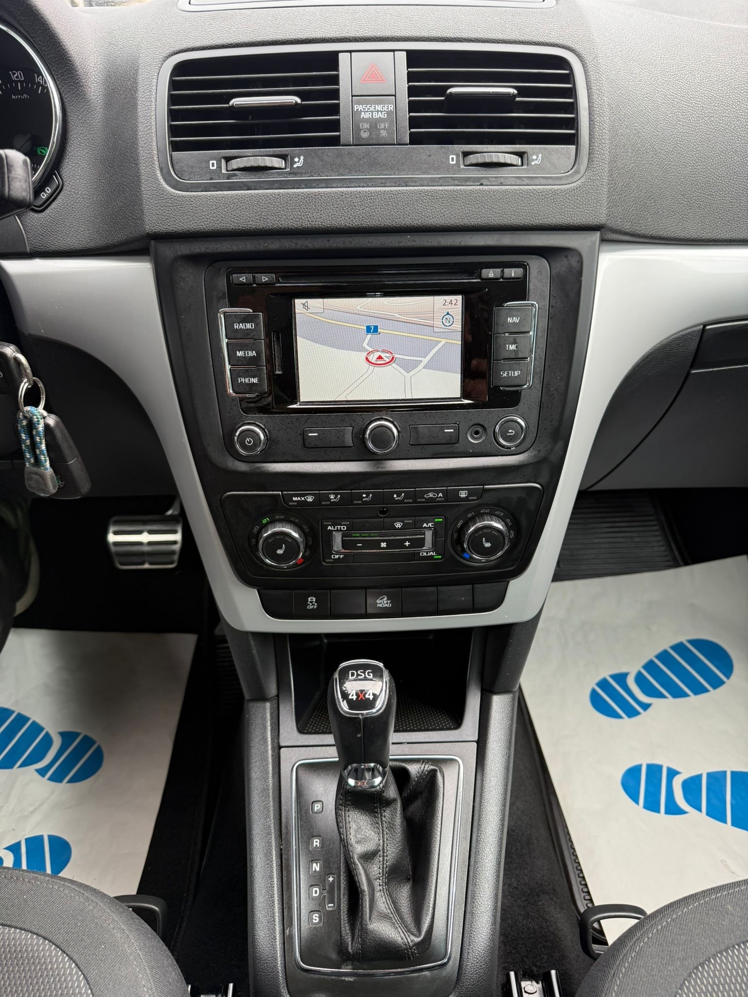 SKODA Yeti 1.8 TSI L&K 4x4 DSG-image-9