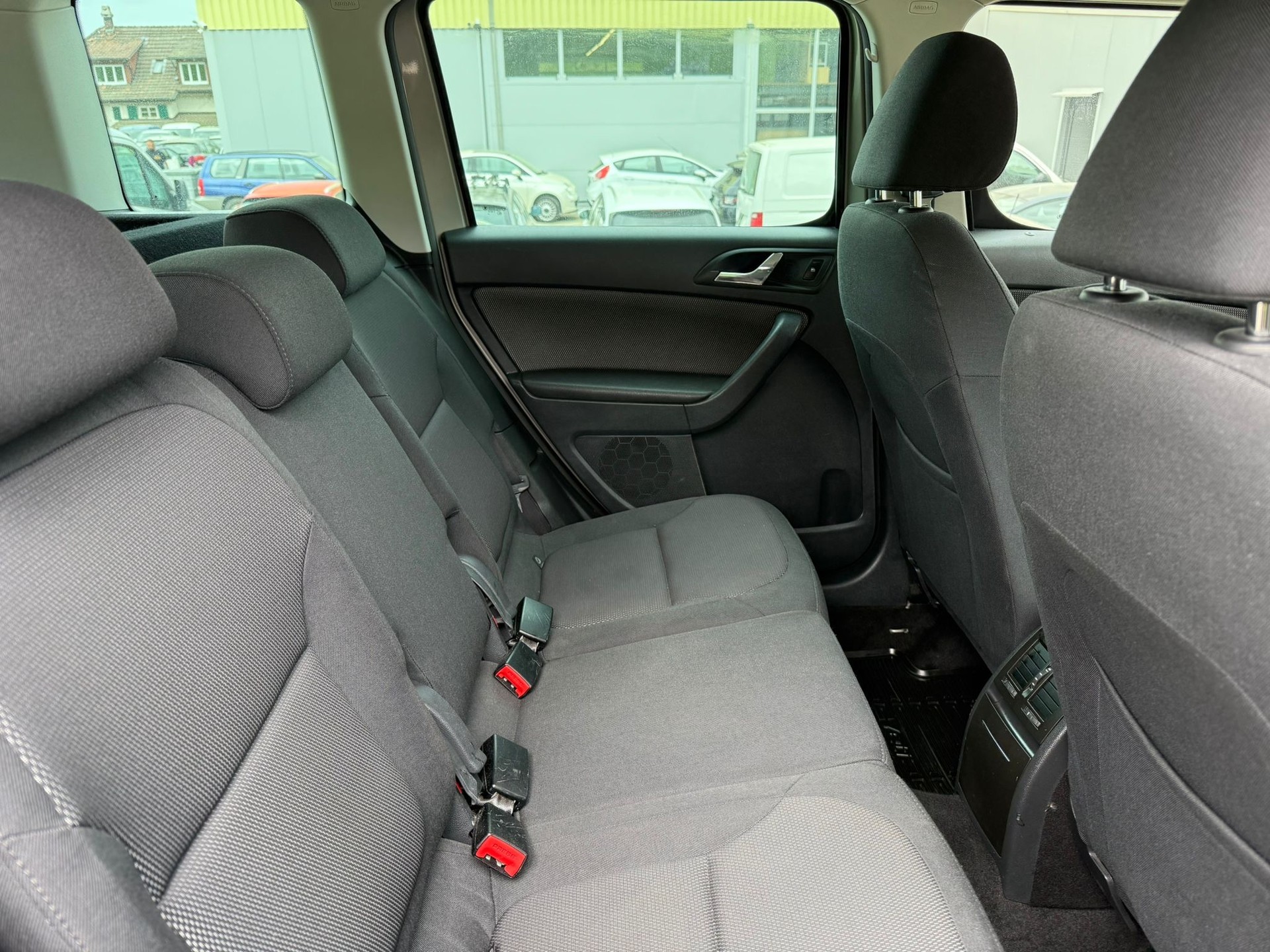 SKODA Yeti 1.8 TSI L&K 4x4 DSG-image-8