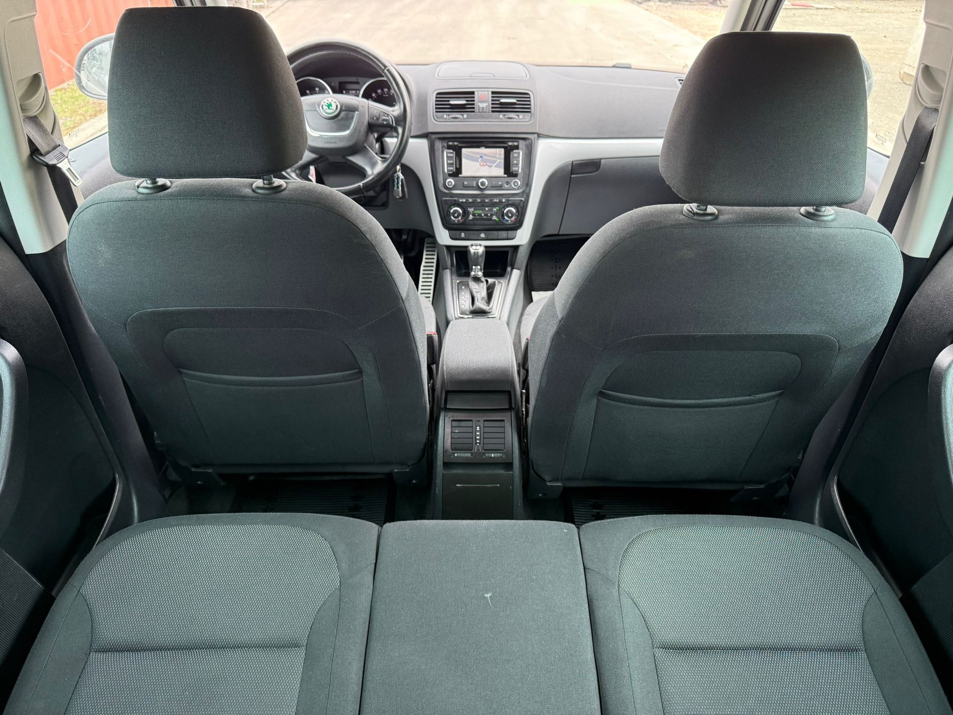 SKODA Yeti 1.8 TSI L&K 4x4 DSG-image-10