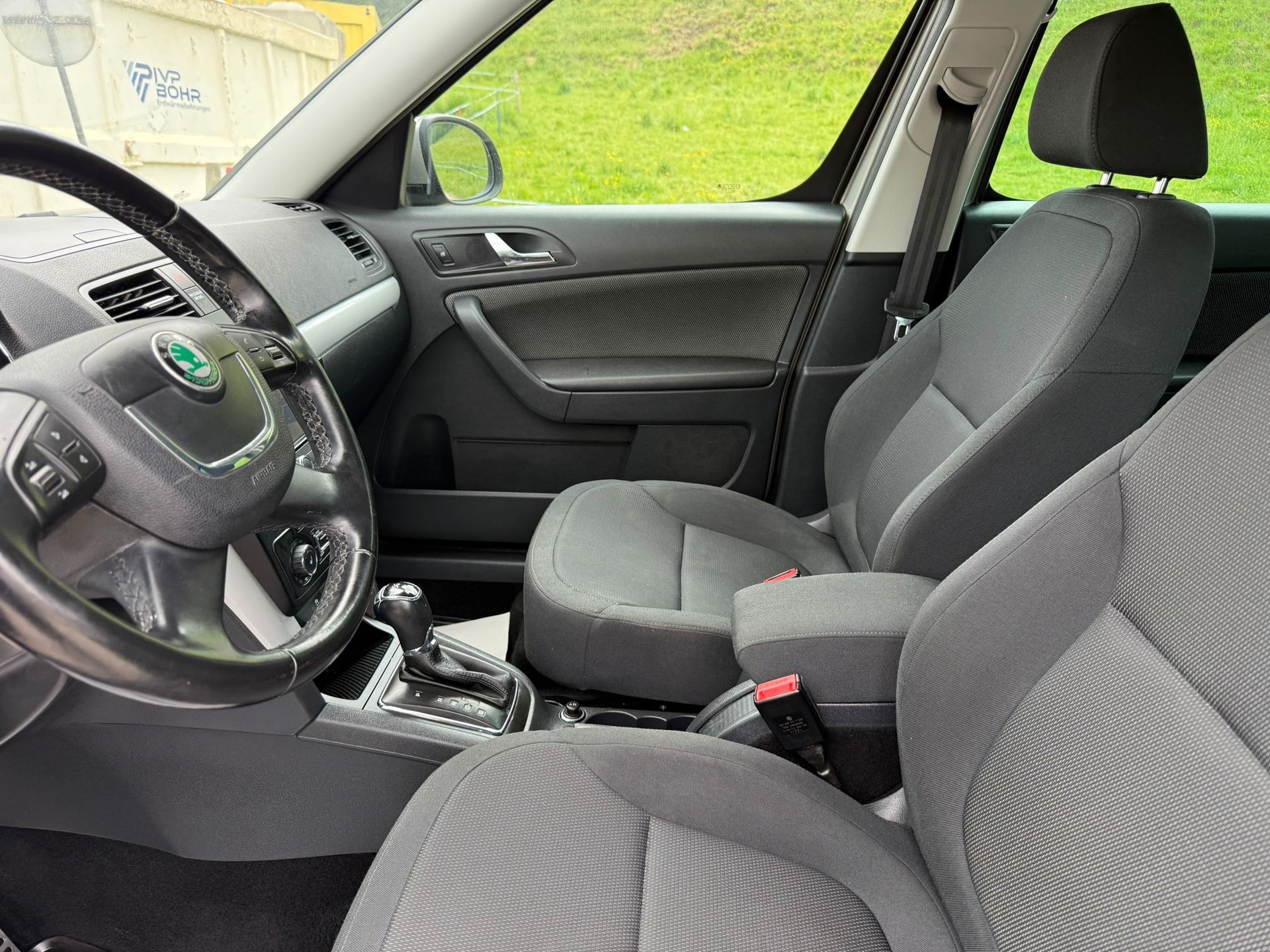 SKODA Yeti 1.8 TSI L&K 4x4 DSG-image-7