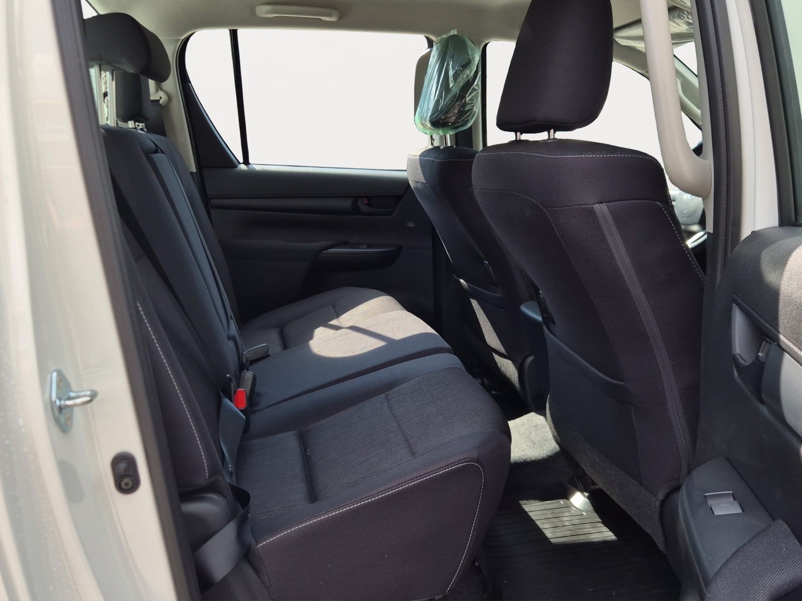 TOYOTA Hilux 2.4d Comfort Double Cab 4x4-image-11