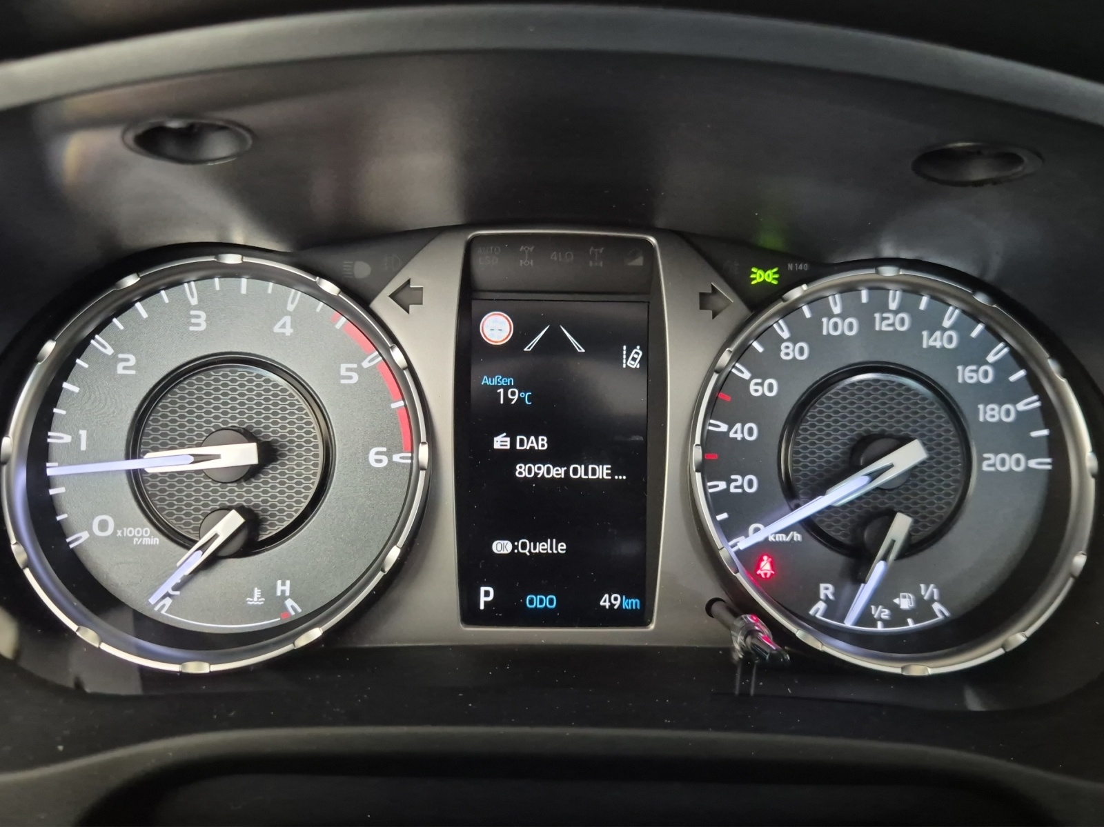 TOYOTA Hilux 2.4d Comfort Double Cab 4x4-image-8
