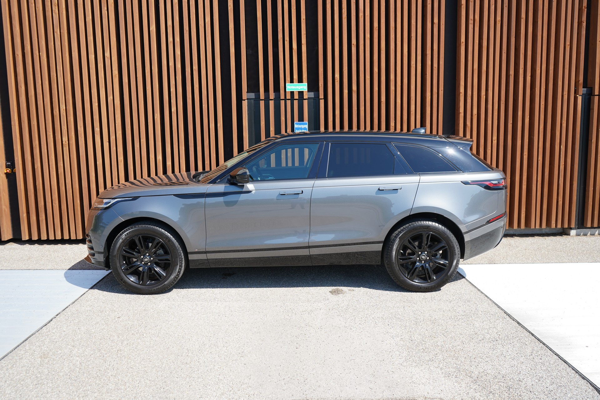 LAND ROVER RANGE ROVER VELAR R-DYNAMIK P 250 SE AUTOMATIC l 250 PS-image-3