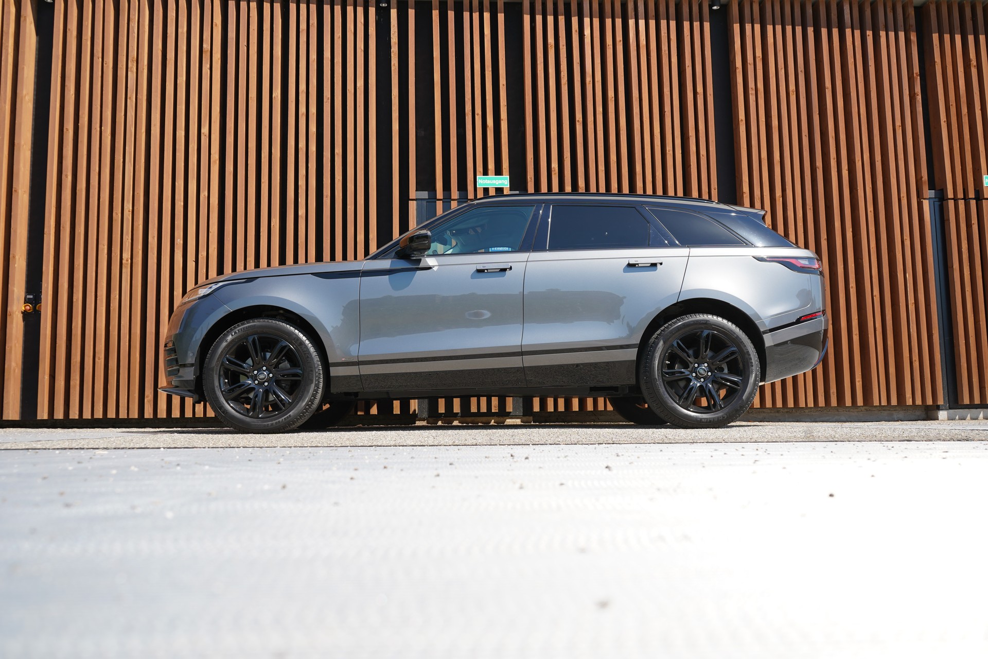 LAND ROVER RANGE ROVER VELAR R-DYNAMIK P 250 SE AUTOMATIC l 250 PS-image-1