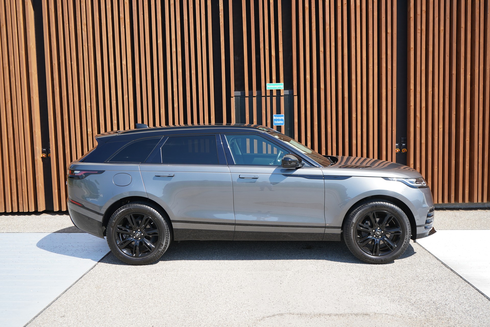 LAND ROVER RANGE ROVER VELAR R-DYNAMIK P 250 SE AUTOMATIC l 250 PS-image-2